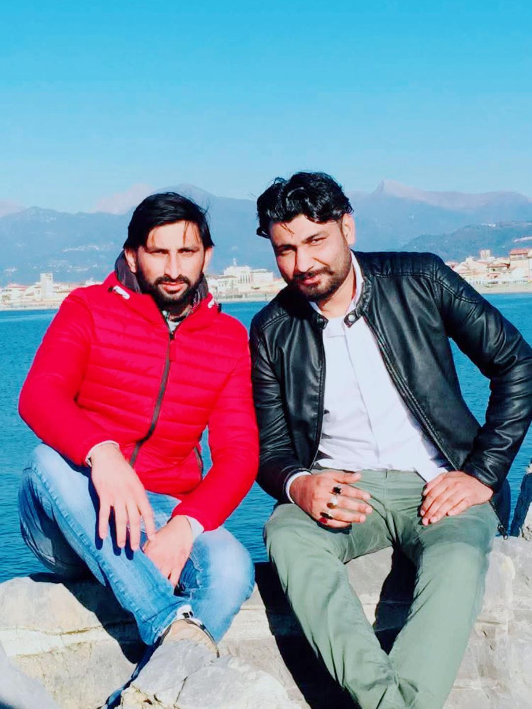 @Aati shah Sahnay Aalla