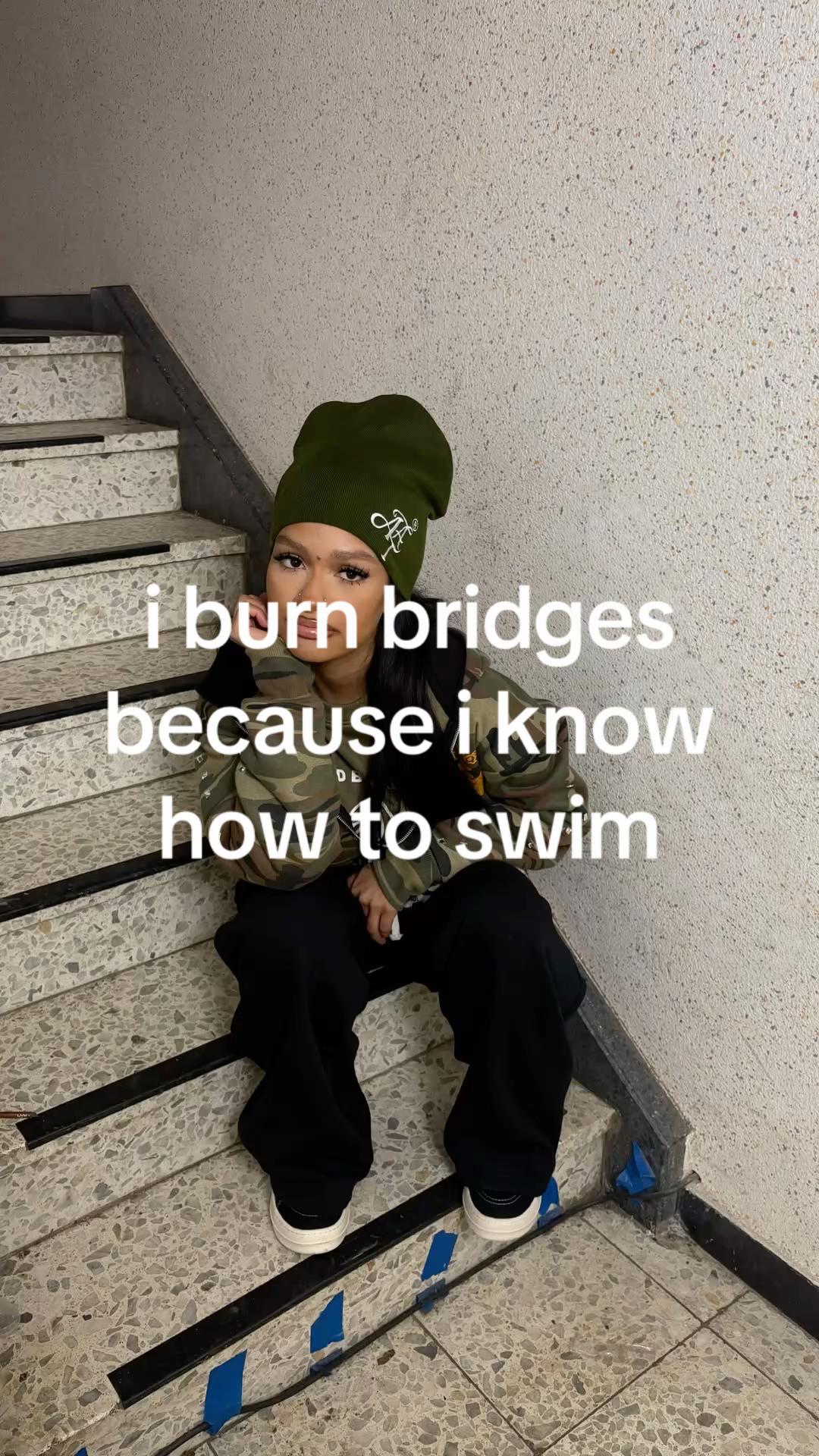 @𝒱