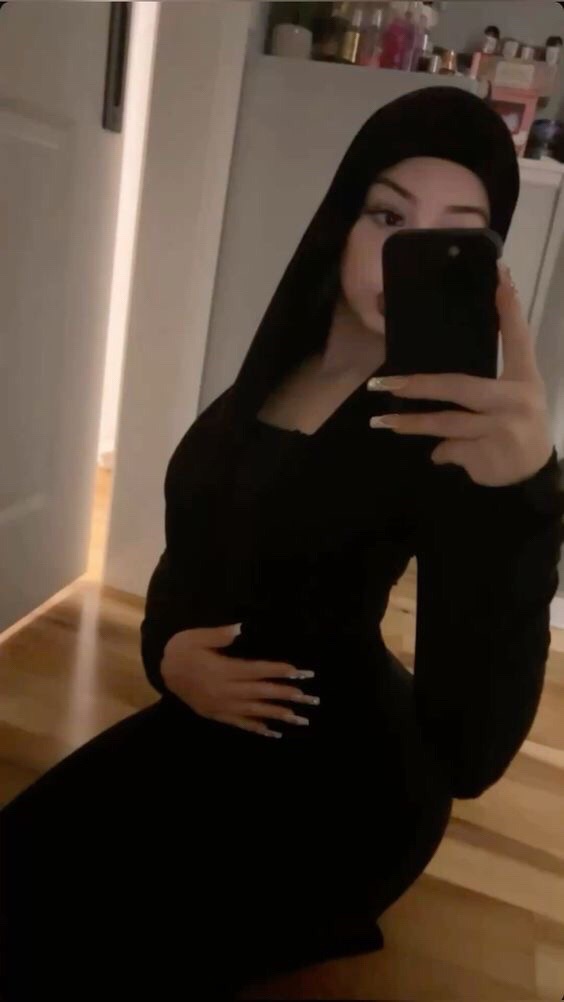 @HijabiStrokers.🤐