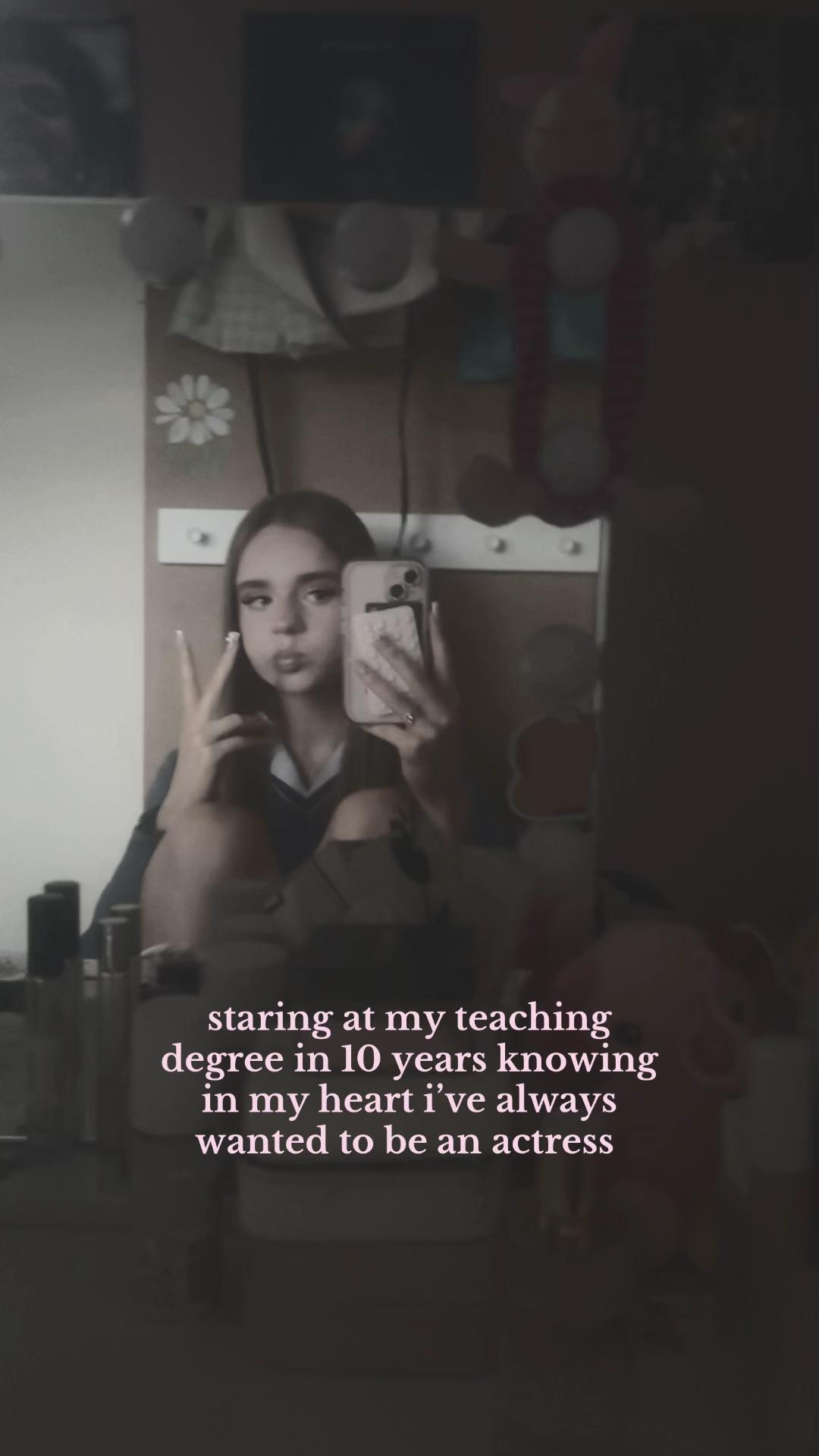 @𝐛𝐞𝐥𝐥𝐚𝐡𝐨𝐥𝐥𝐲ꨄ︎