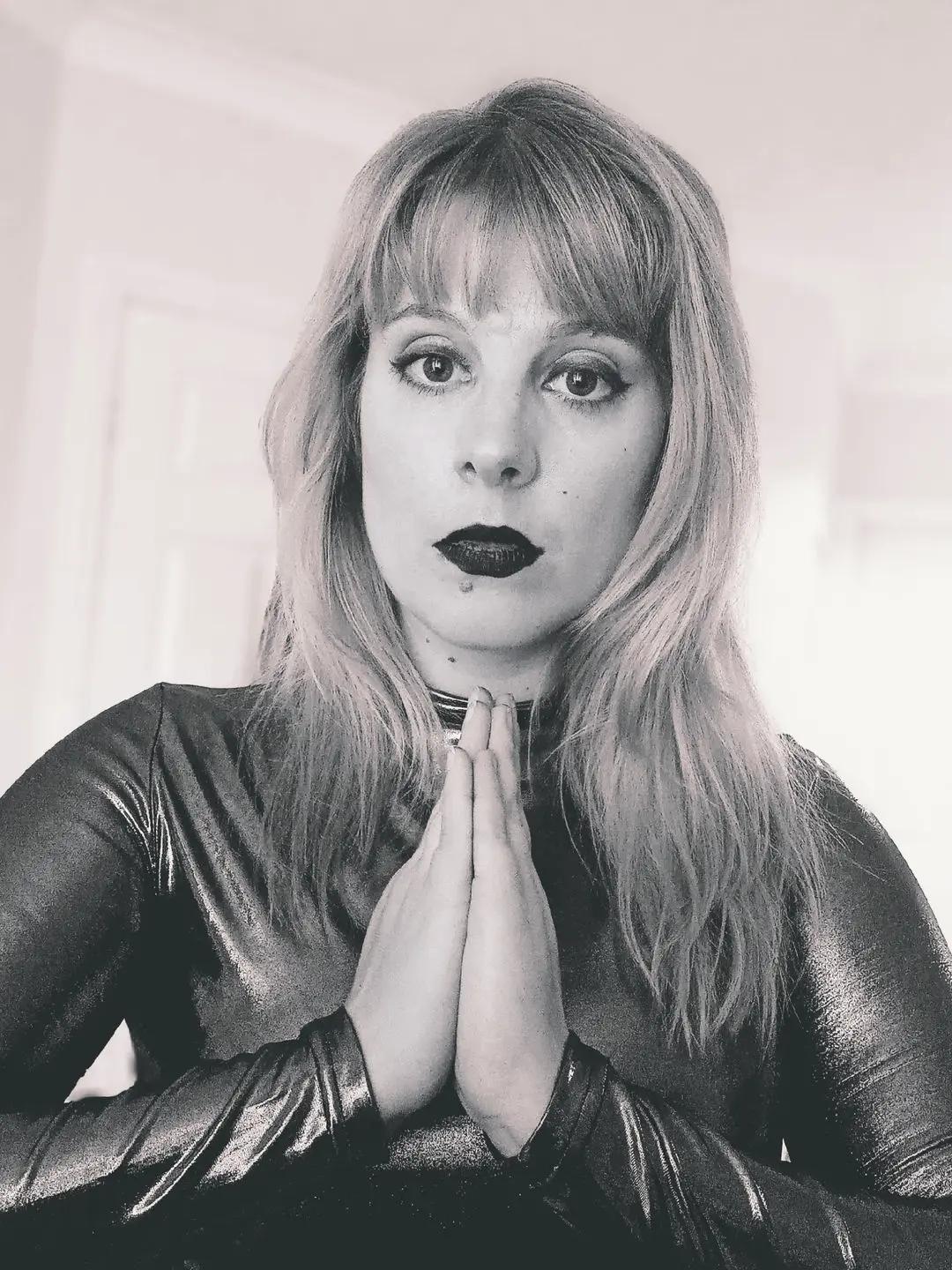 @Rhiannon aka Lady Stardust ๐