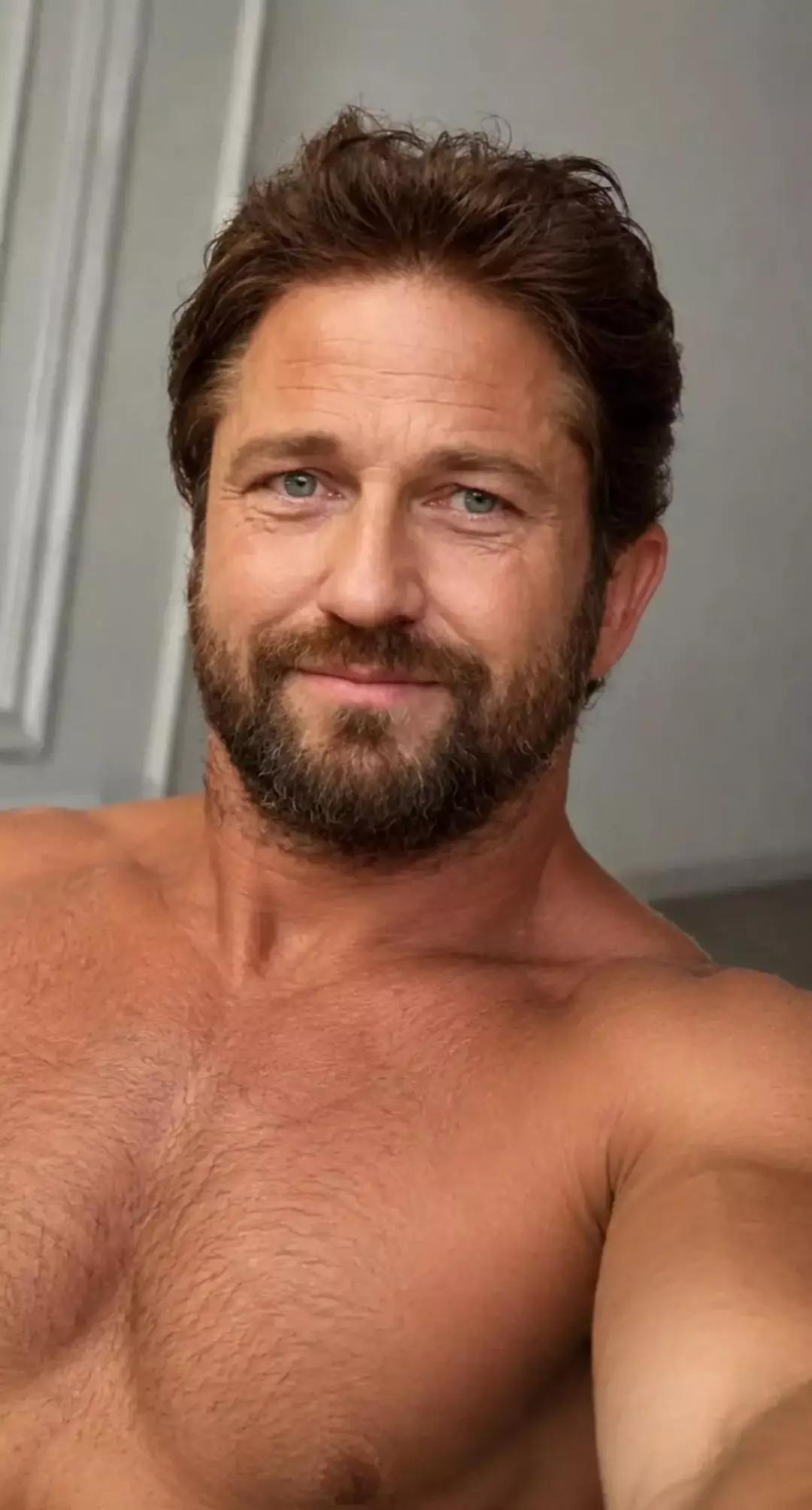 @Gerard Butler🧿