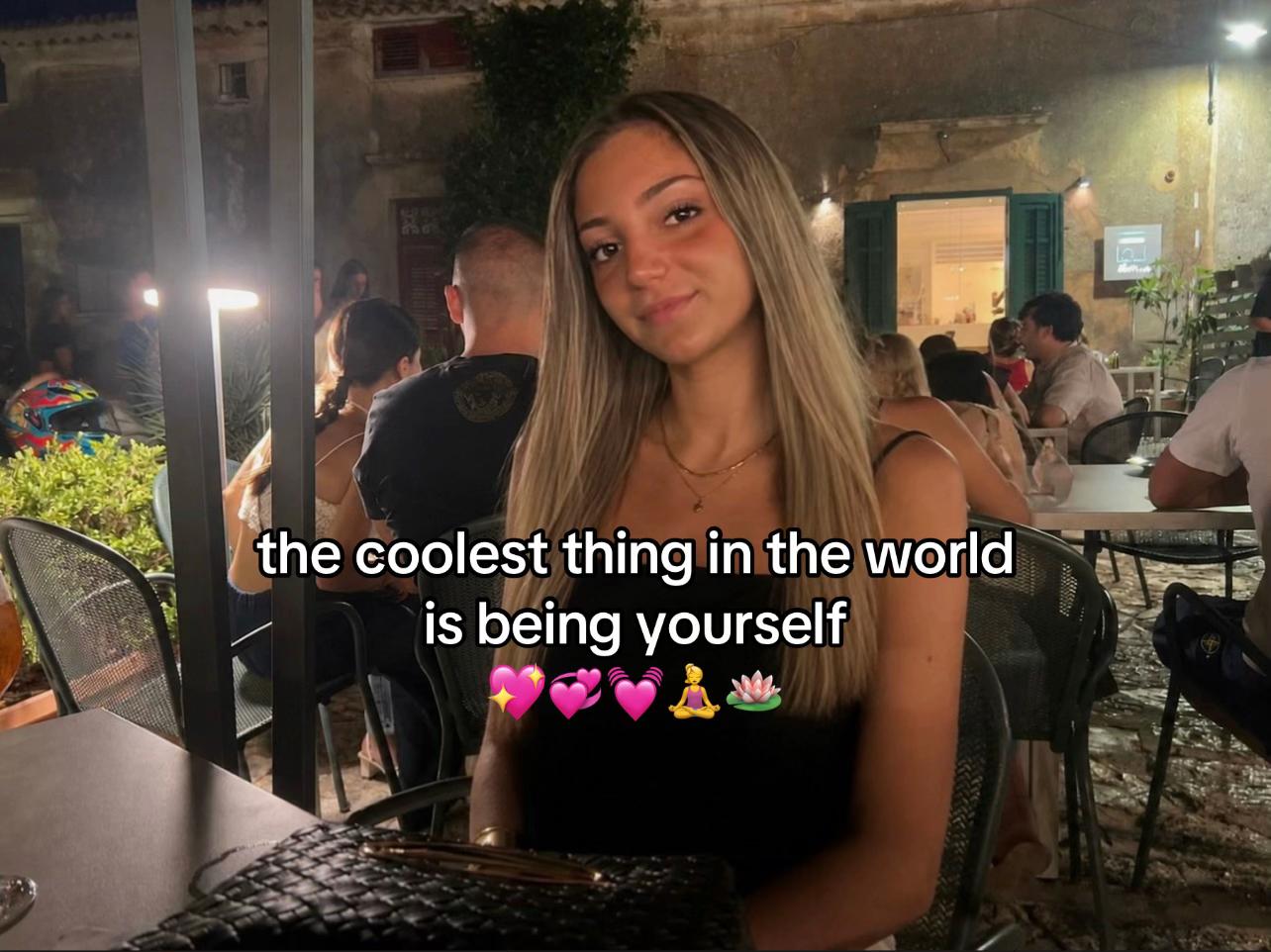 @chloediez_
