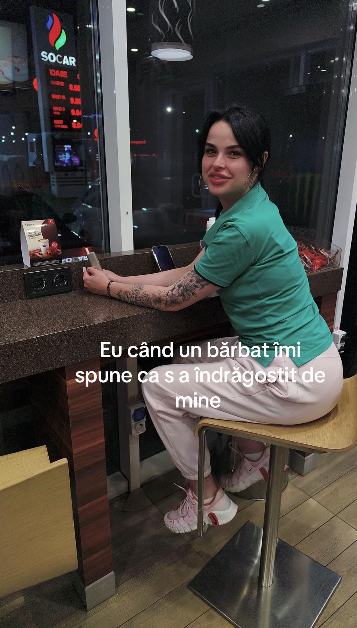 @Lari🌸