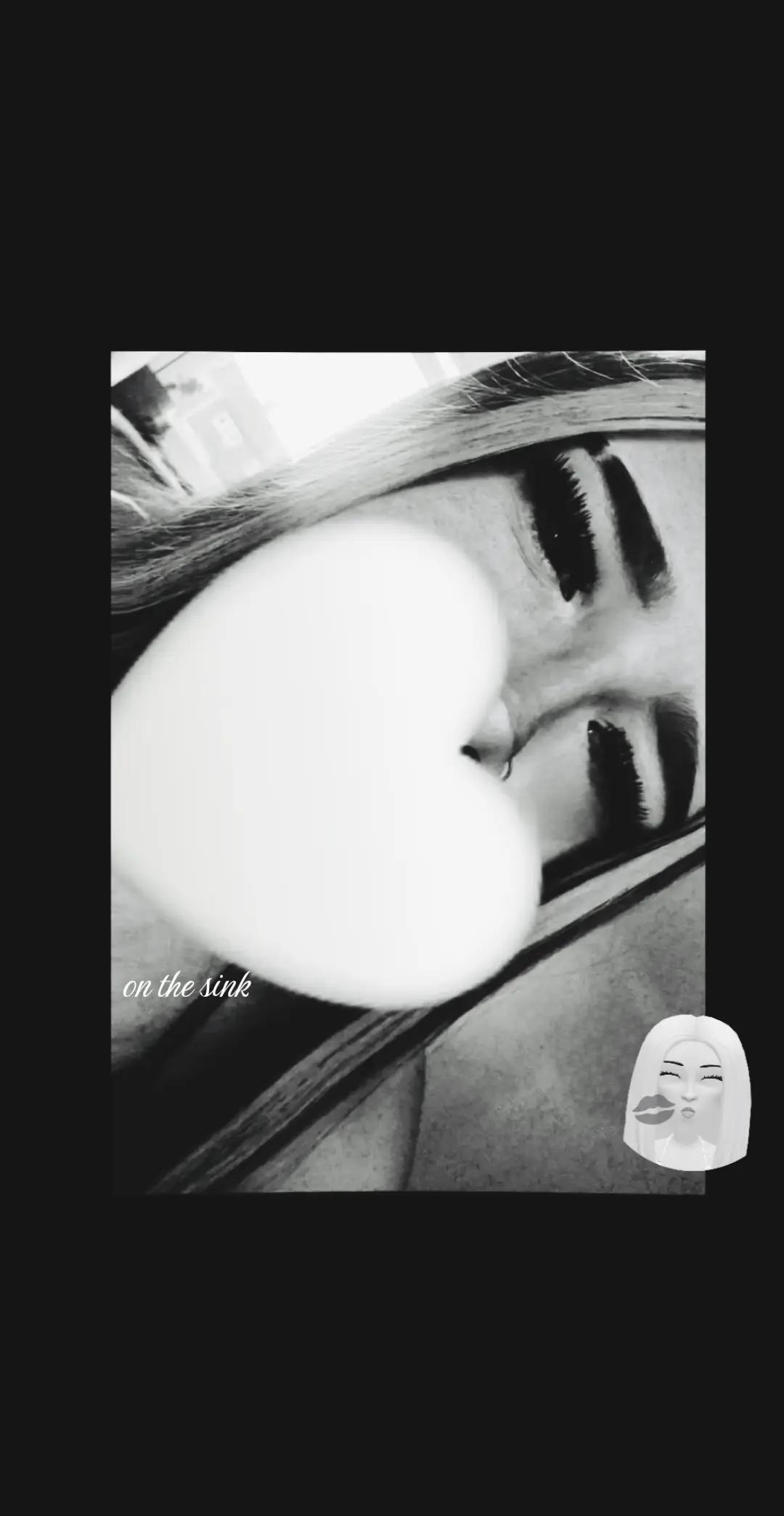 @𝐚𝐯𝐚𝐳'🧟&zwj;♀️
