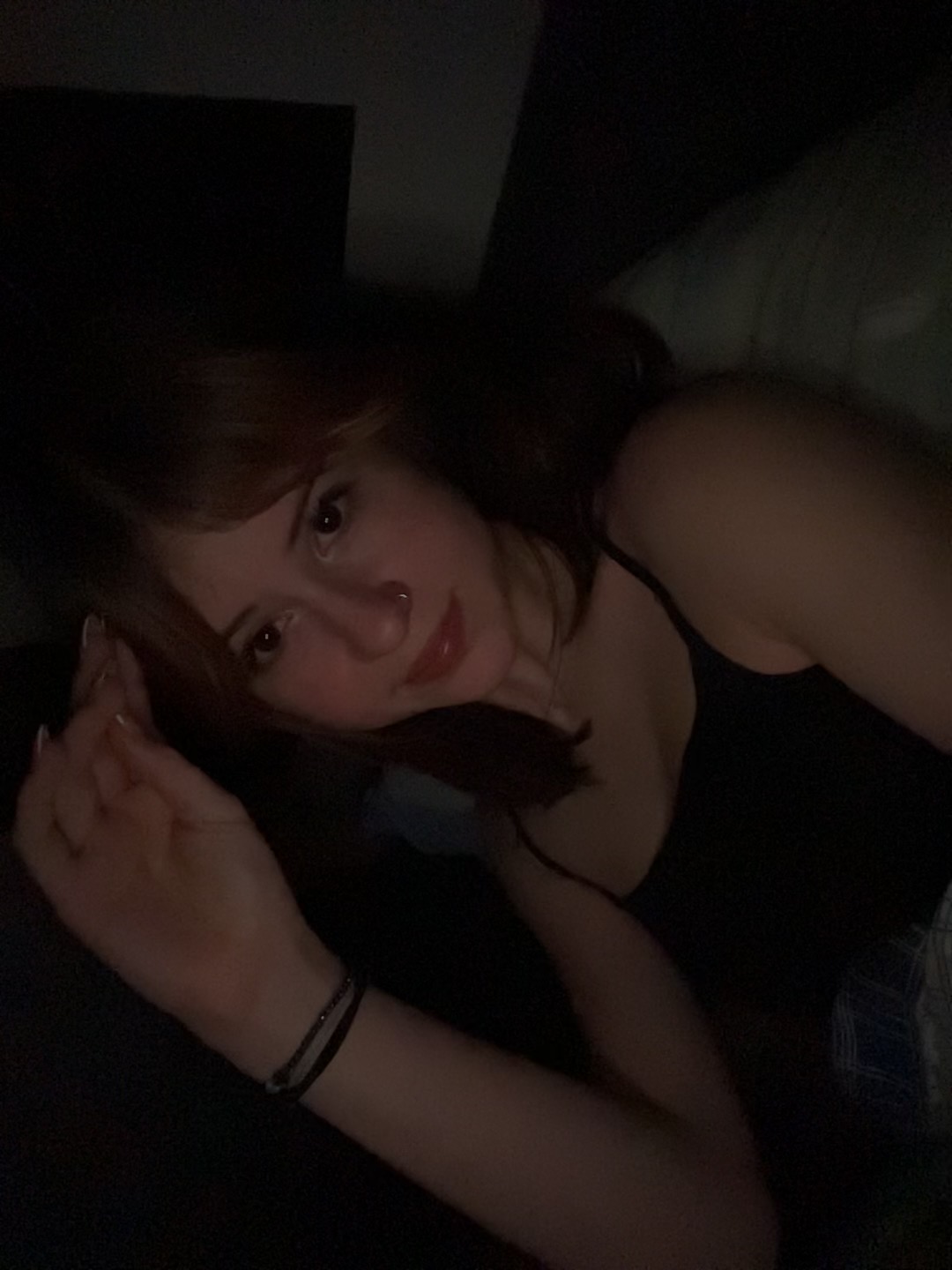 @:b