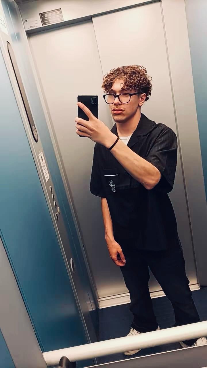 @𝑀.𝐶.17🏴