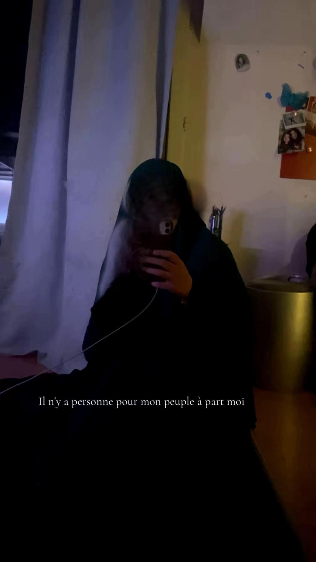 @🏴