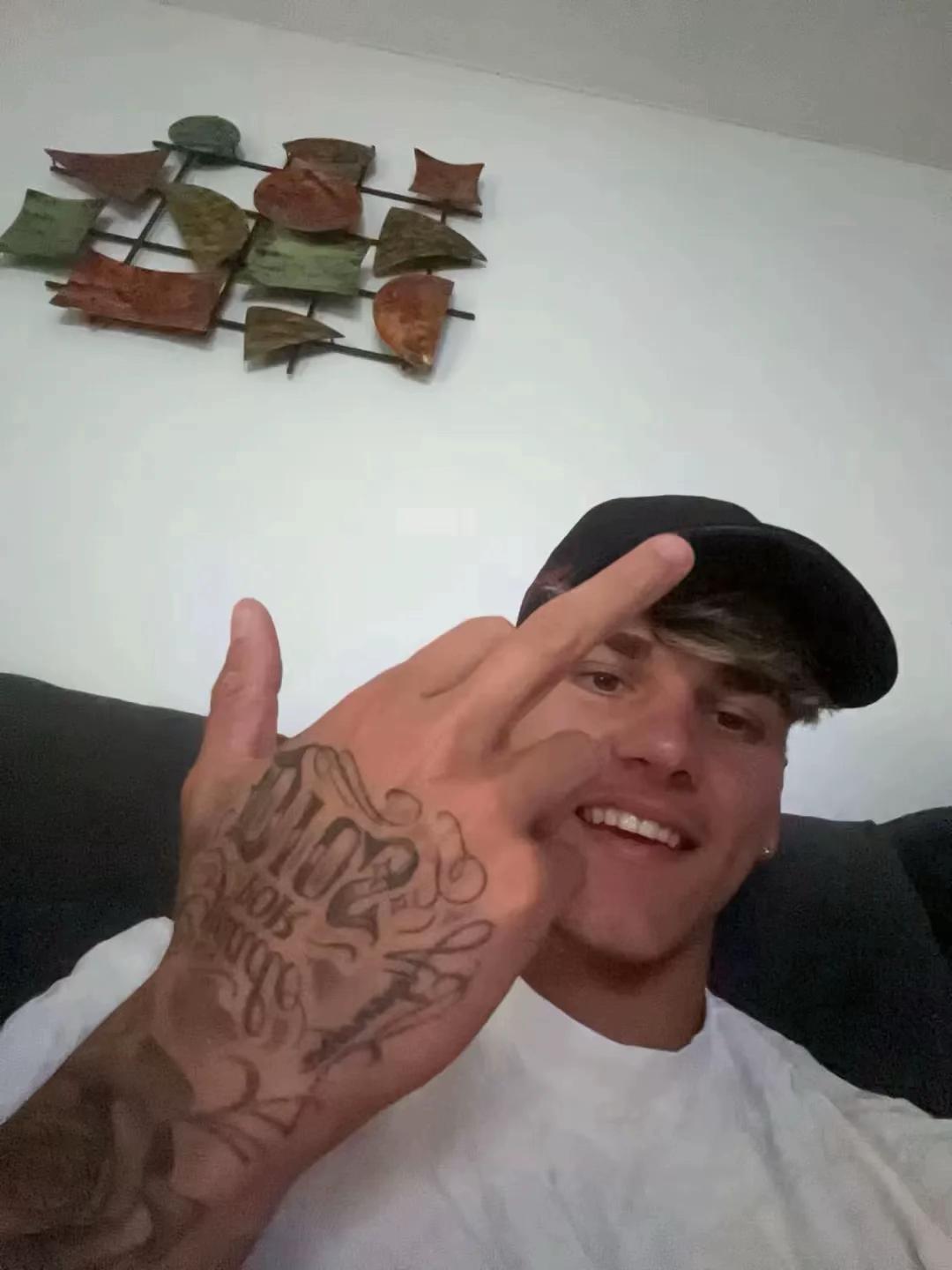 @Domi