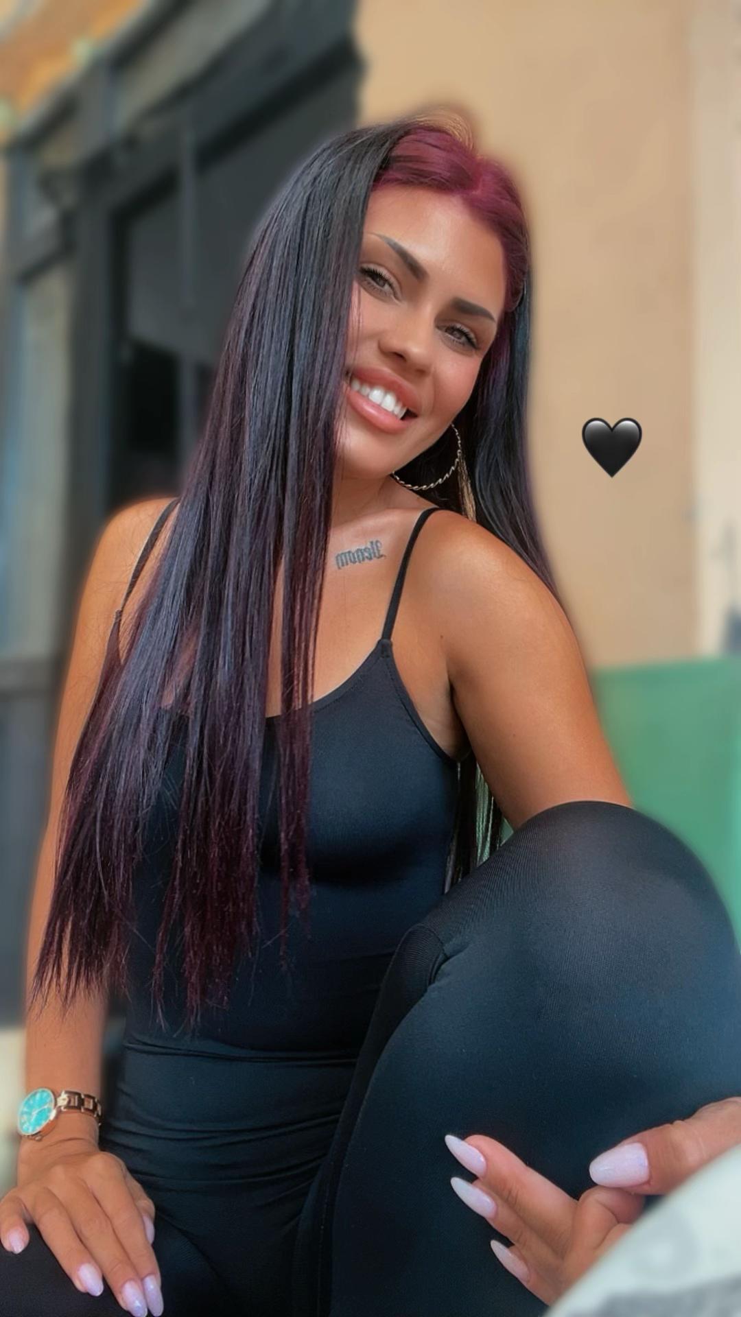 @moniilaaura
