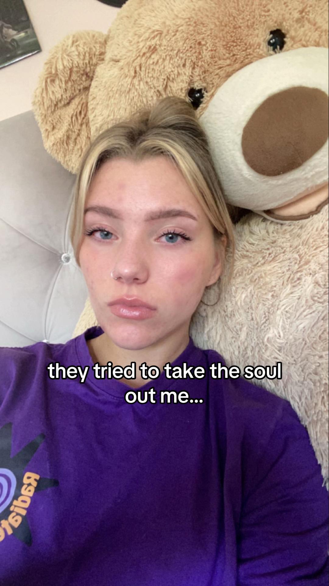 @1llegallybl0nde