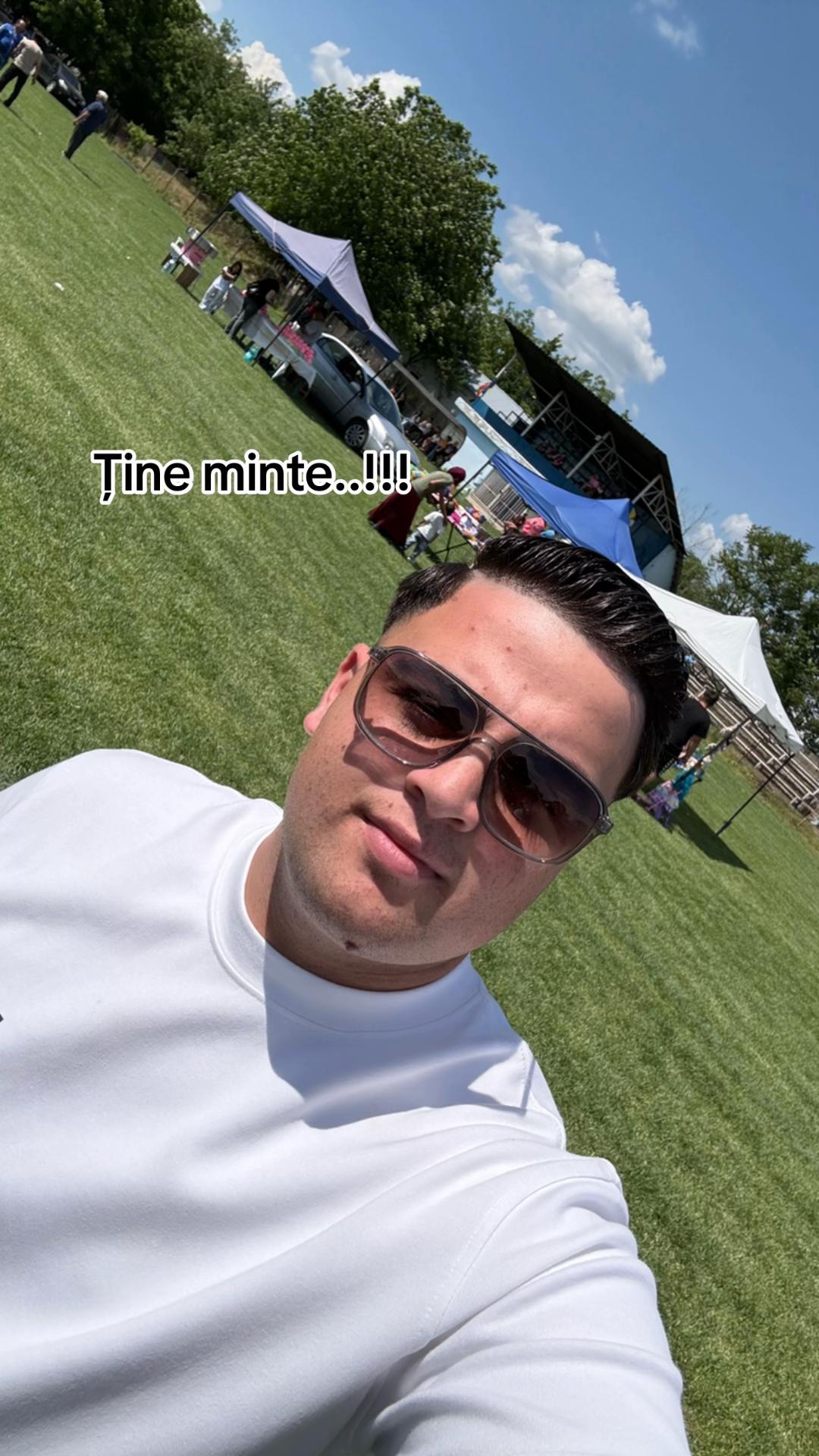 @Manu🎯
