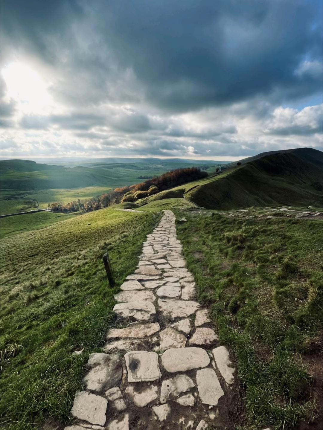 @AdamLinds - Hiking & Outdoors