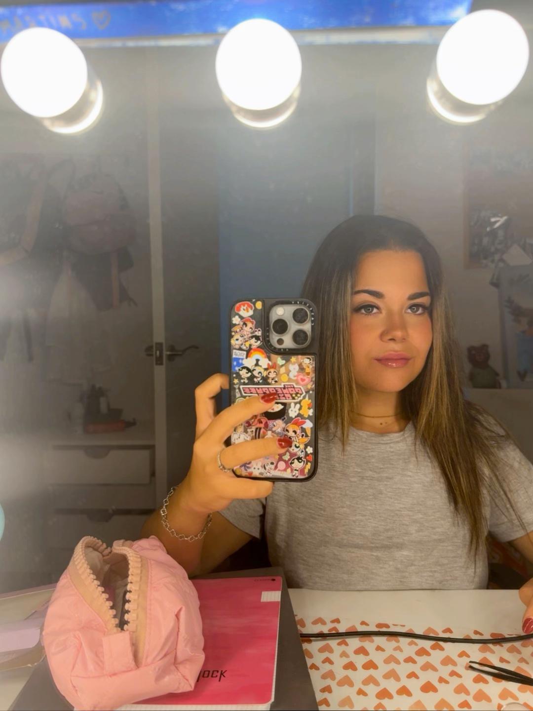 @carlaafelipee