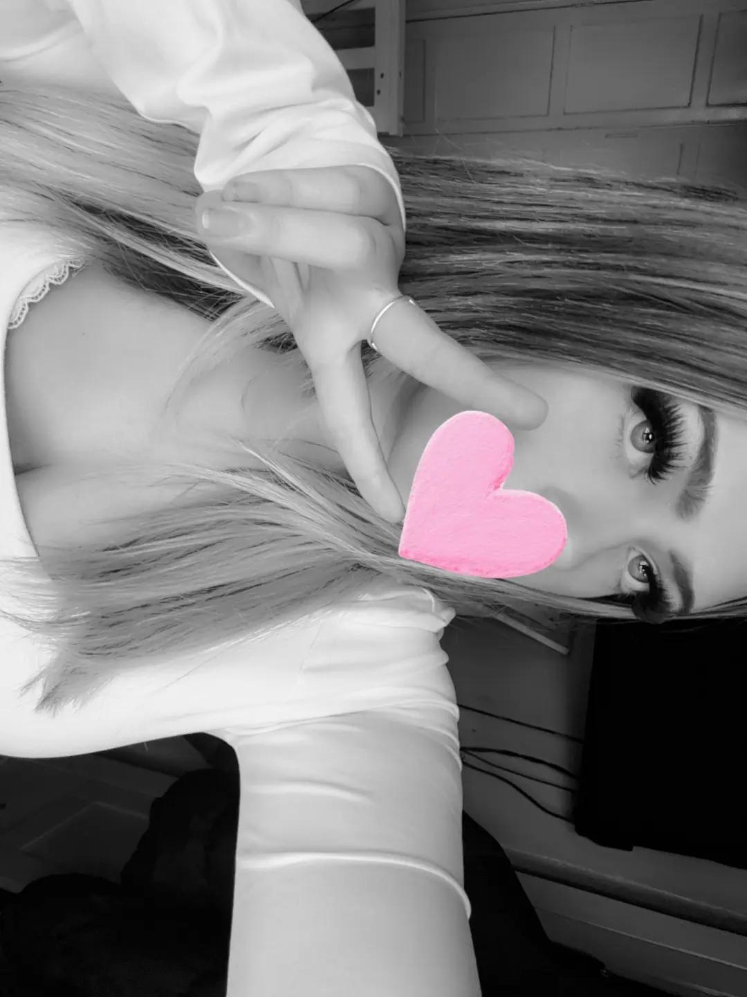 @🪽👱&zwj;♀️