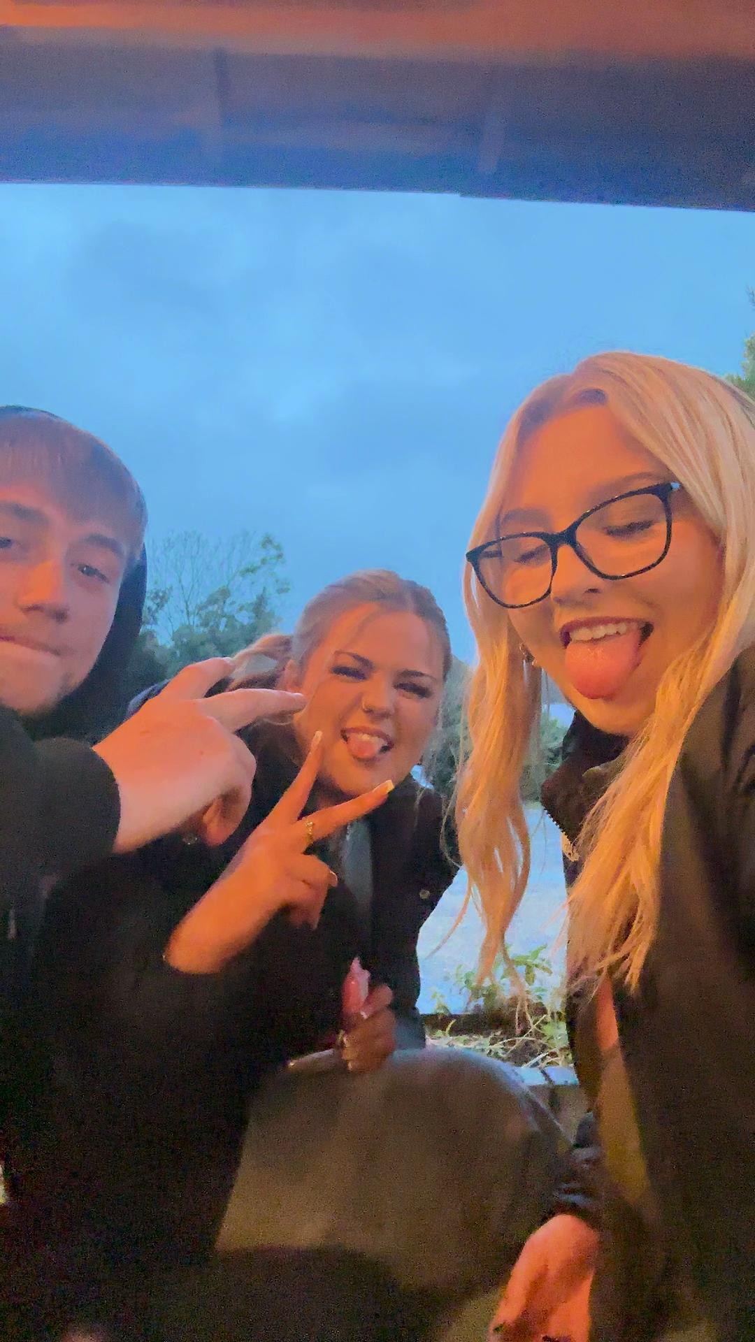 @hollylily