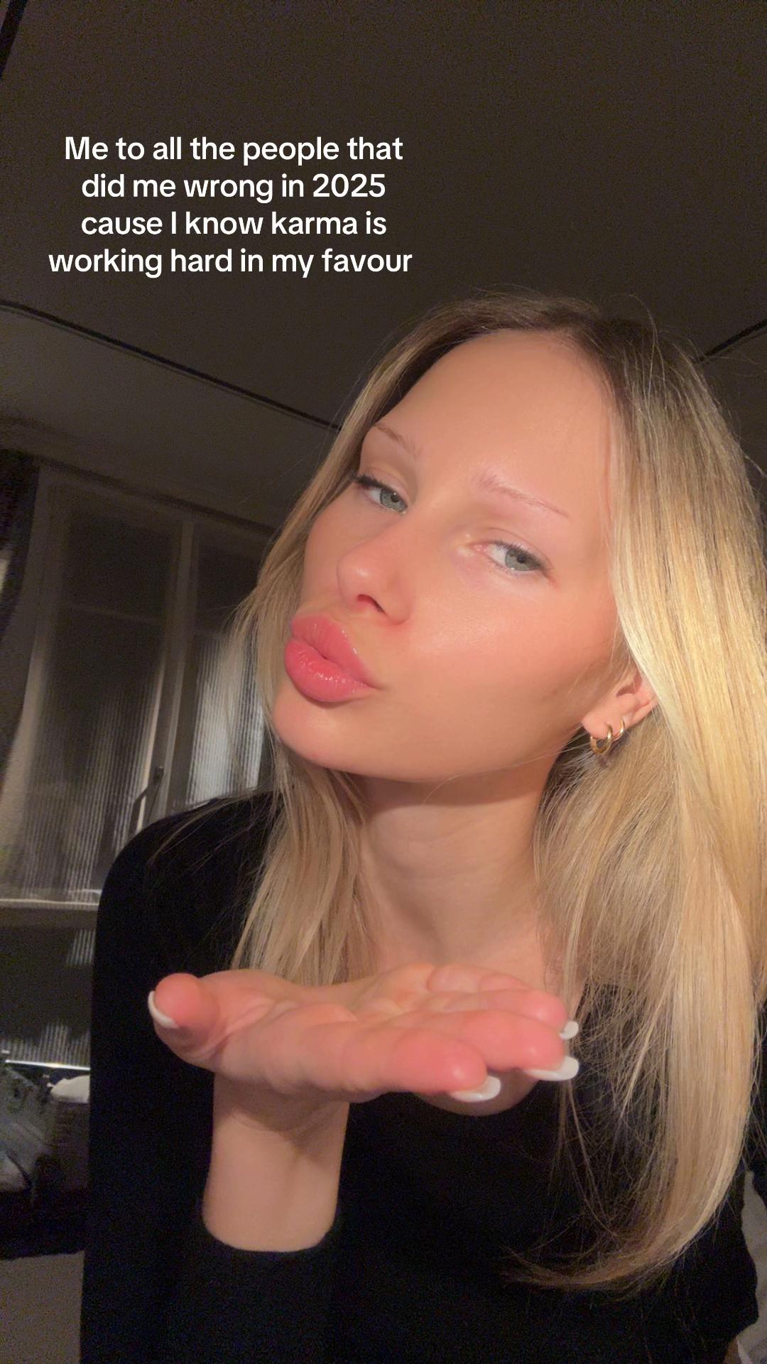 @patriciaglows2