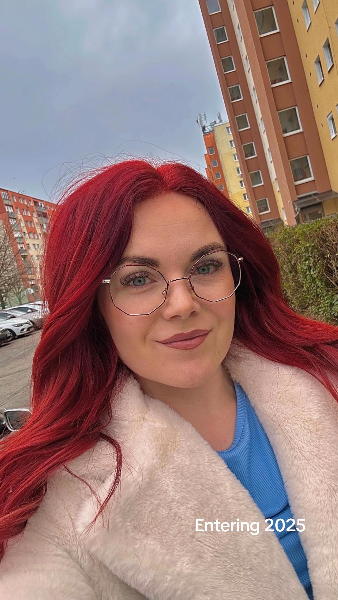 @Rebecca_the_bruja