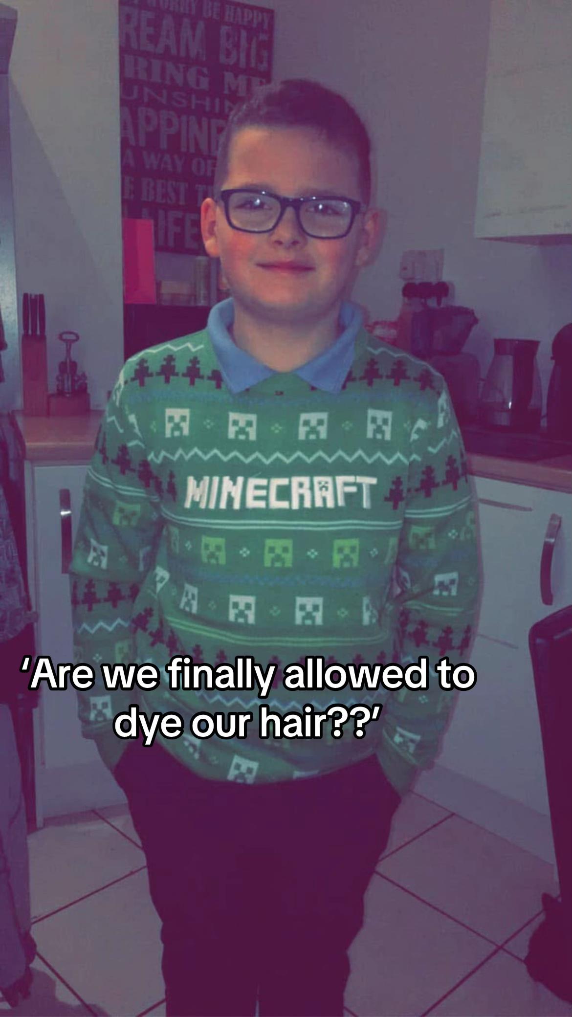 @⃟