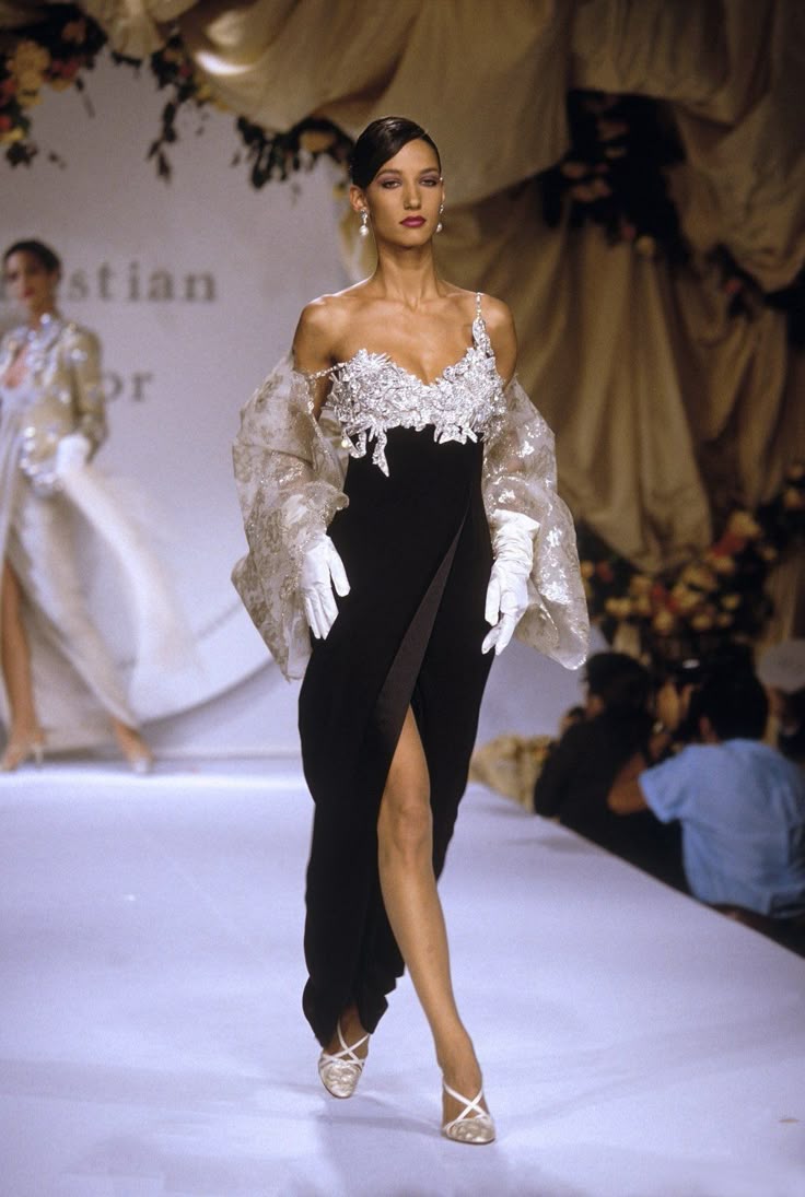 @Haute Scroll