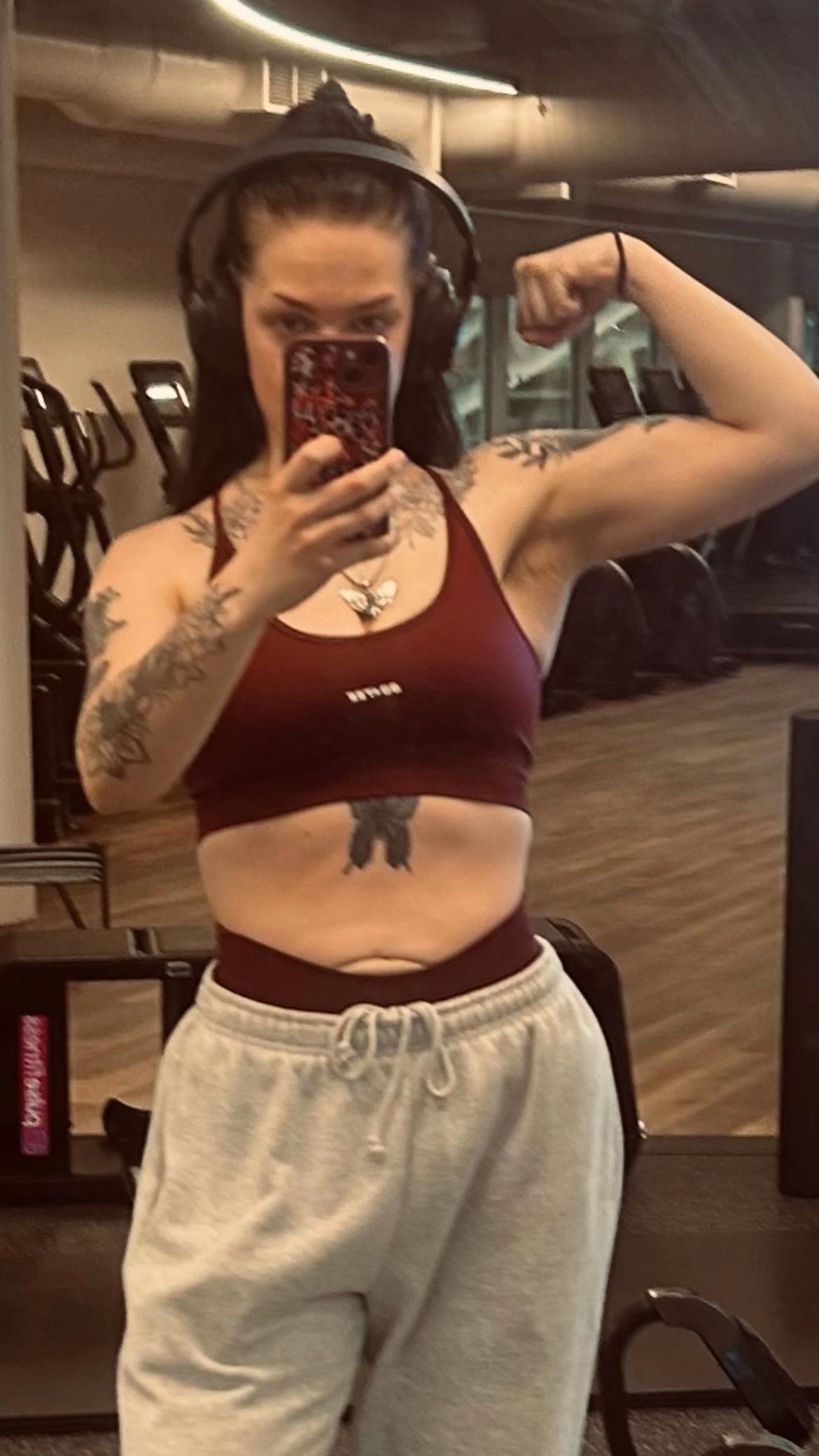 @Holly⛓️🖤