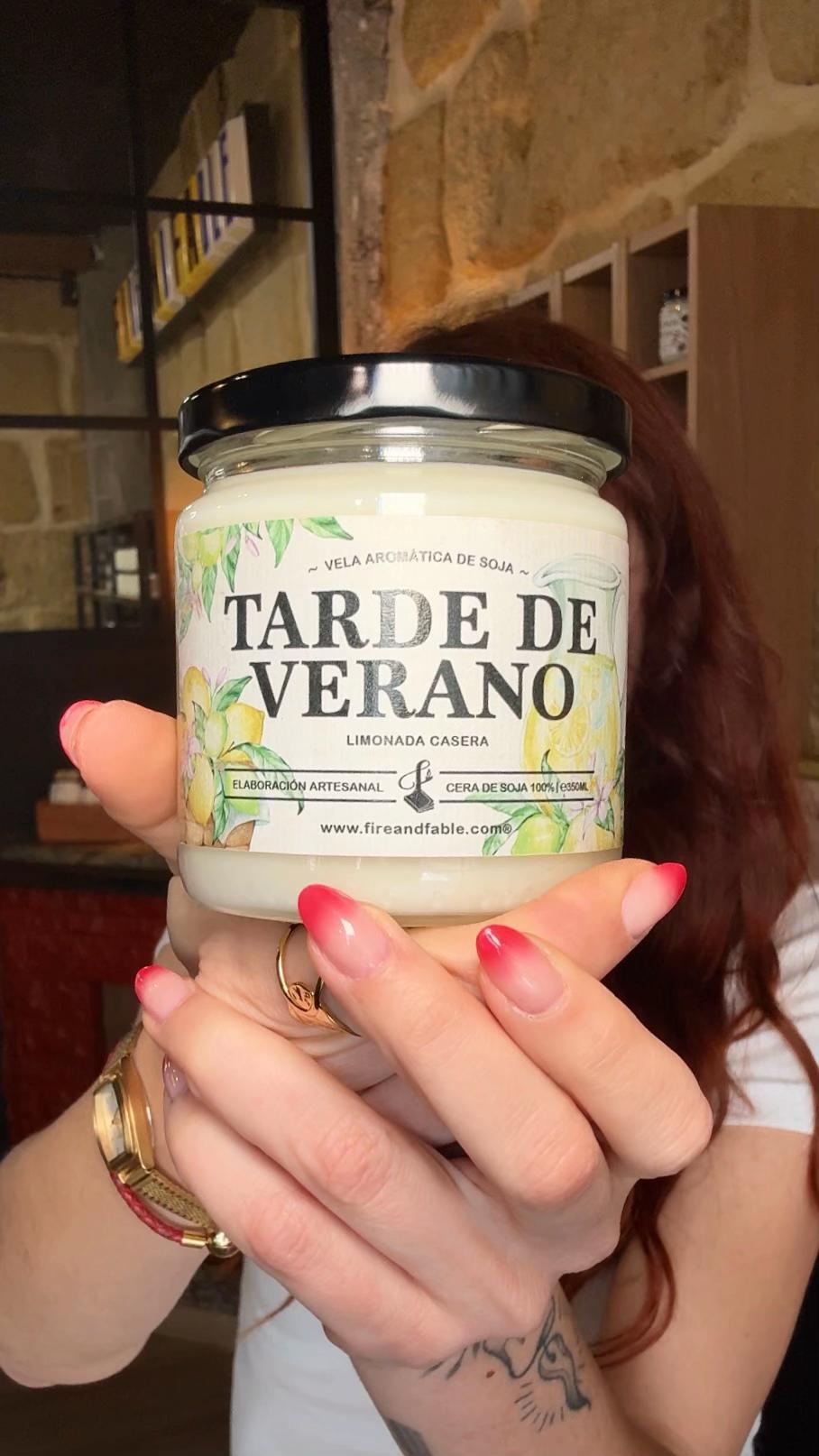 @FIRE & FABLE&reg; Velas arom&aacute;ticas