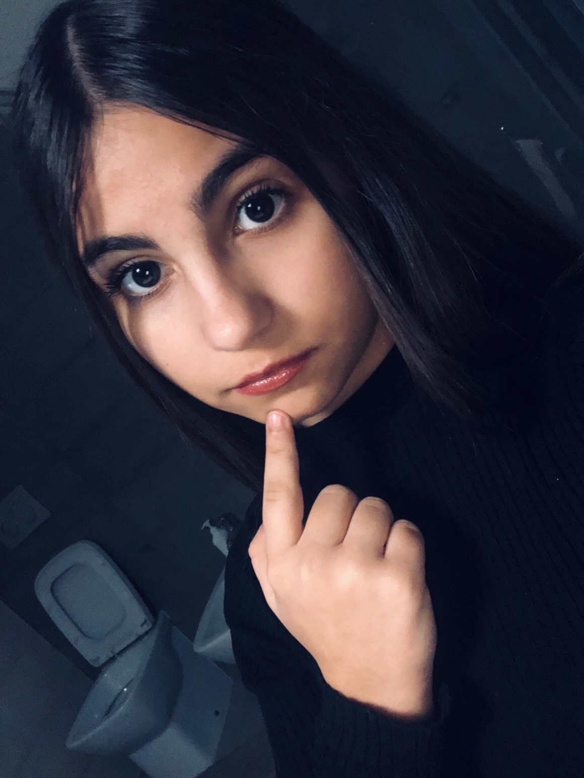 @𝑽 🌘