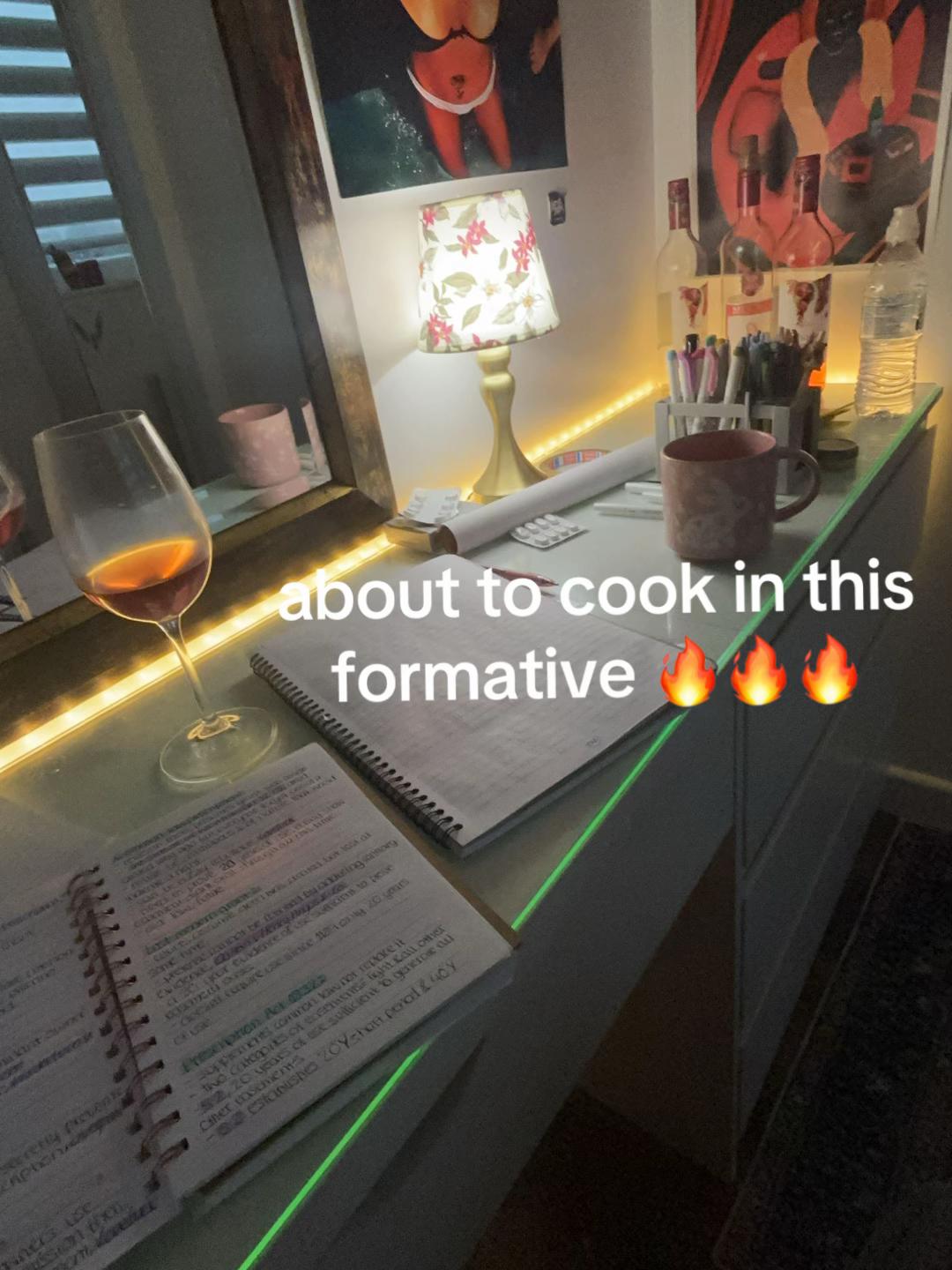 @Julia 🪩💋🍸🌟🖤