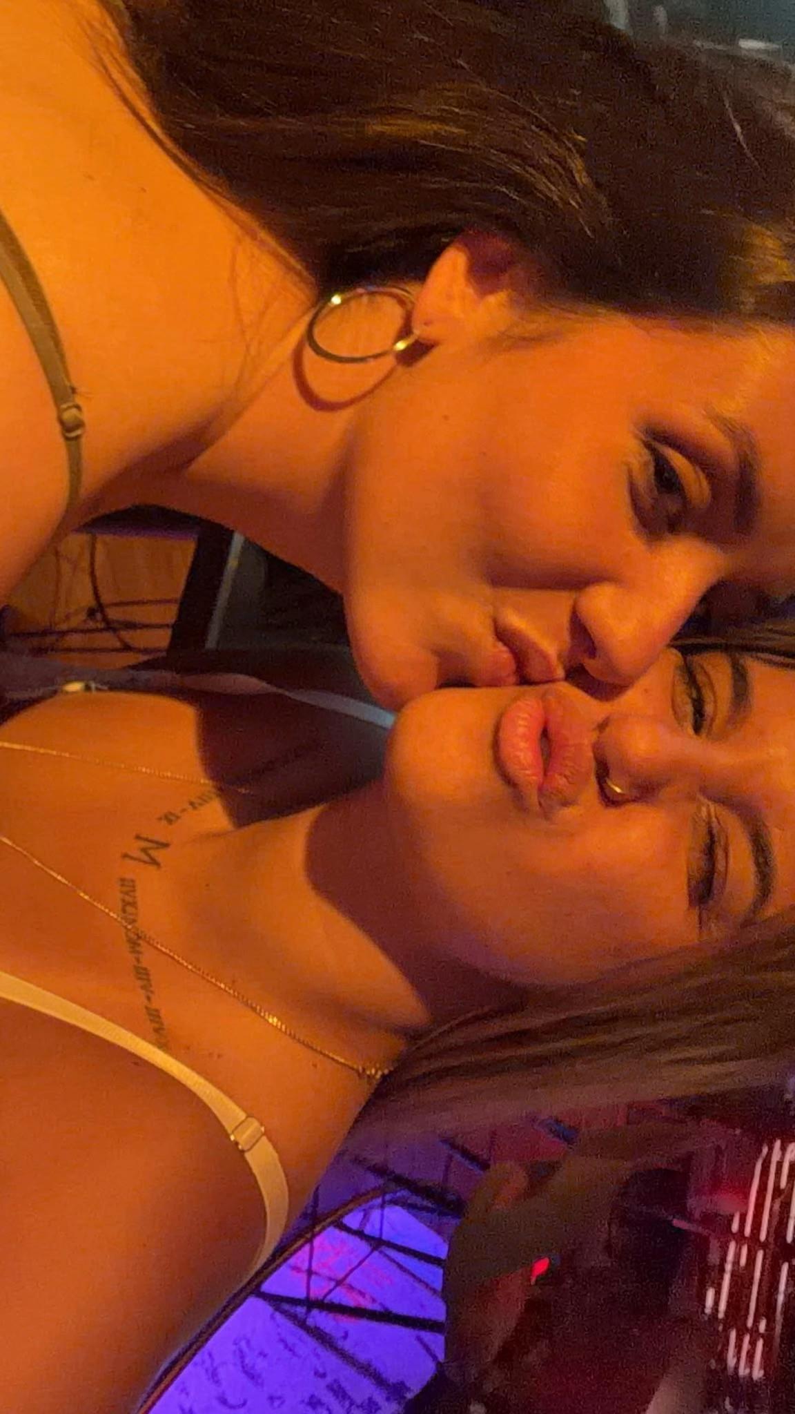 @candeela