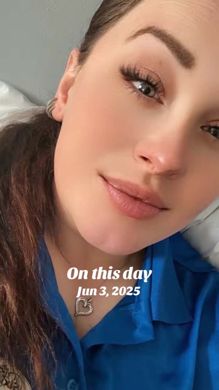@JustASmallTownGirl🩷💜