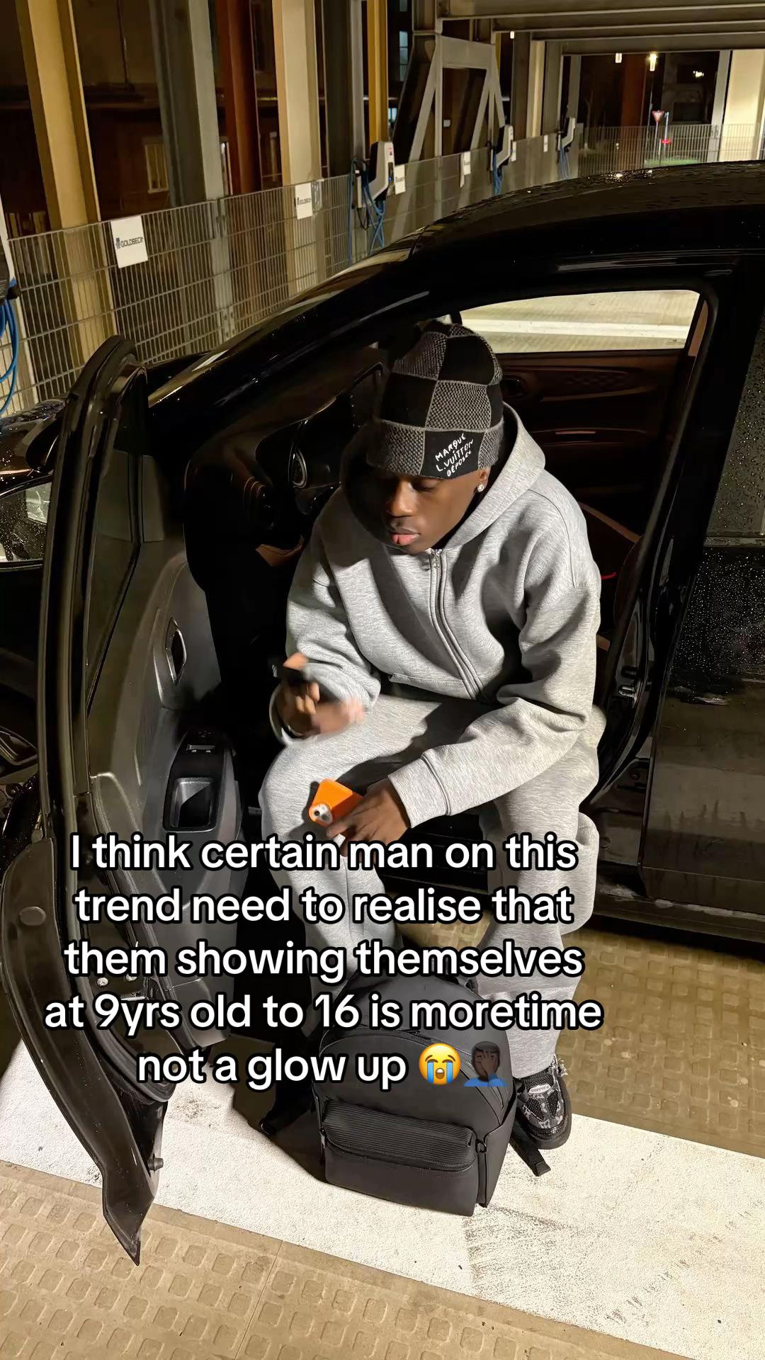 @⃟
