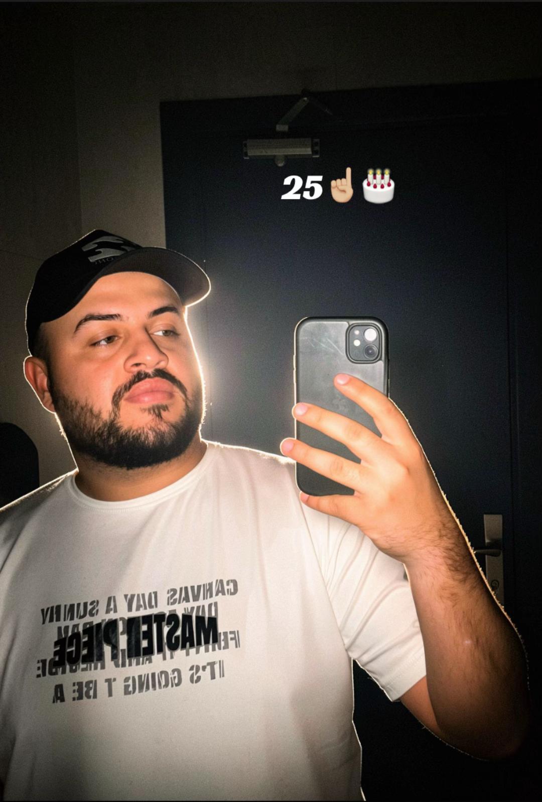 @🦅