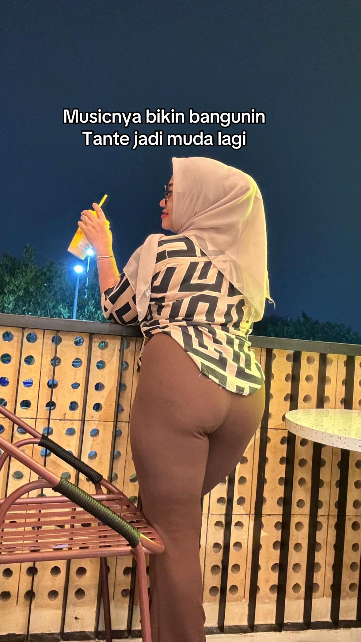 @momihzahwavarel