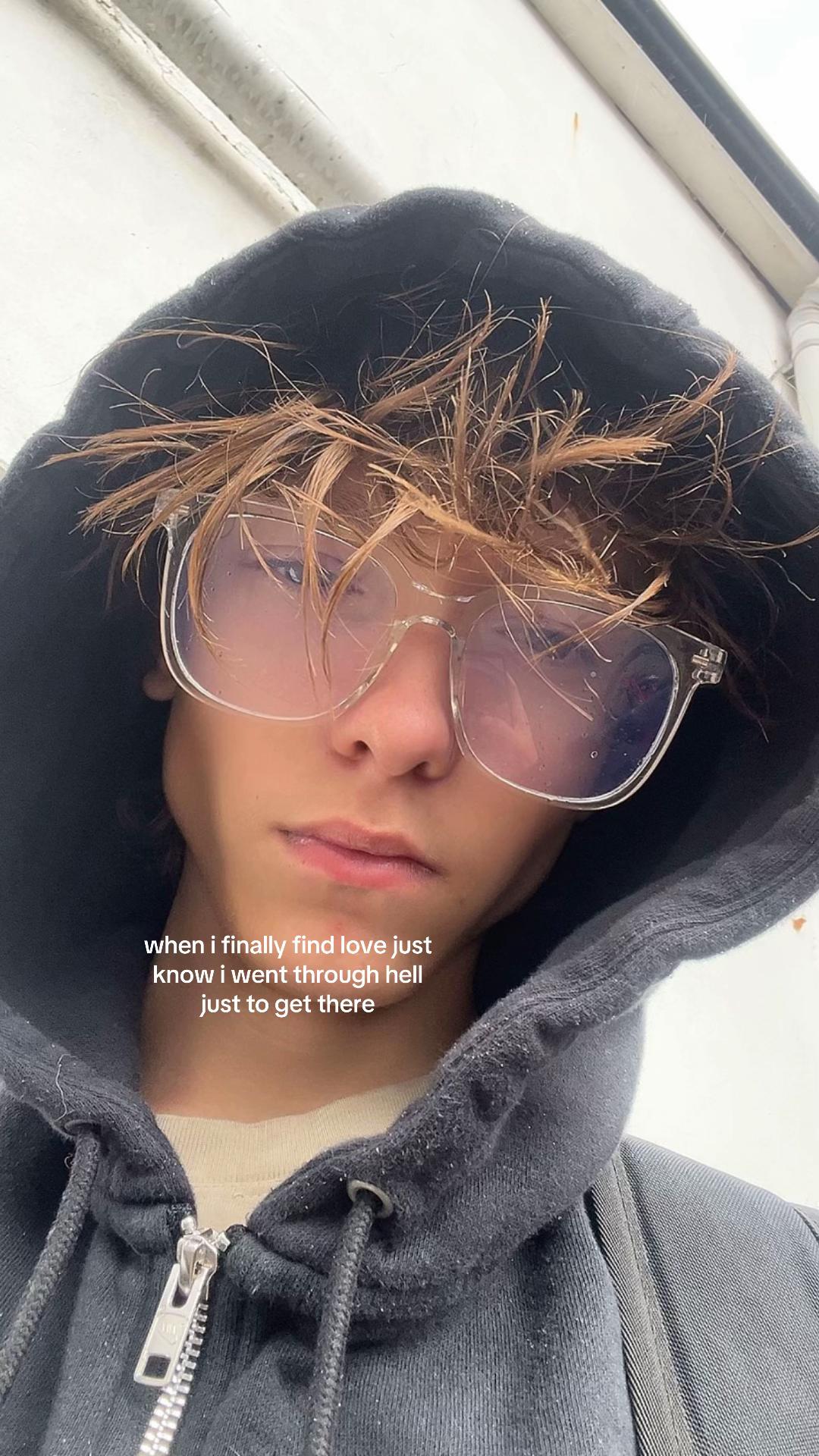@👤