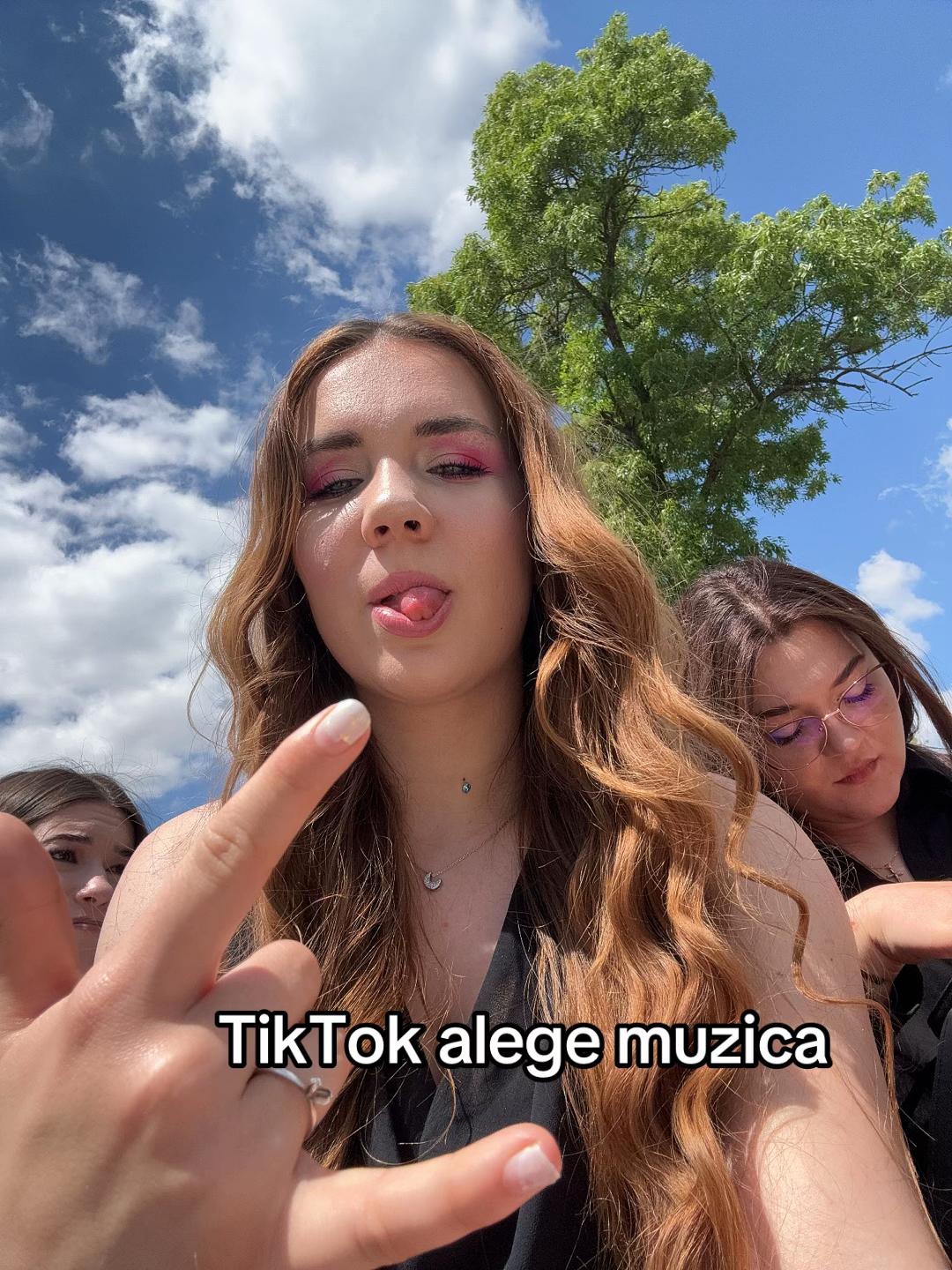 @_deniiiiz