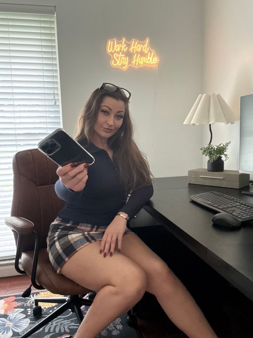 @Reginatrixia
