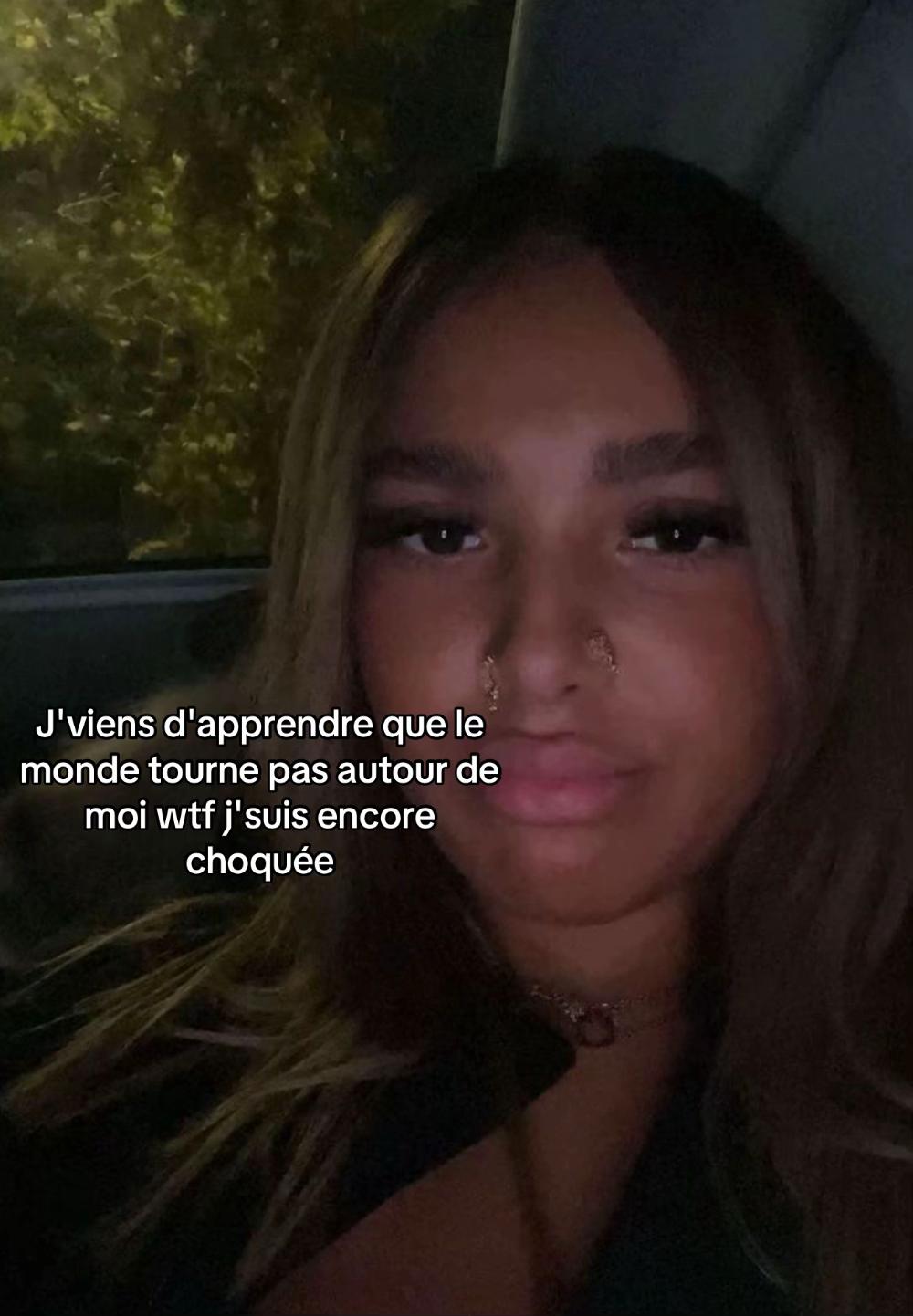 @𝒲