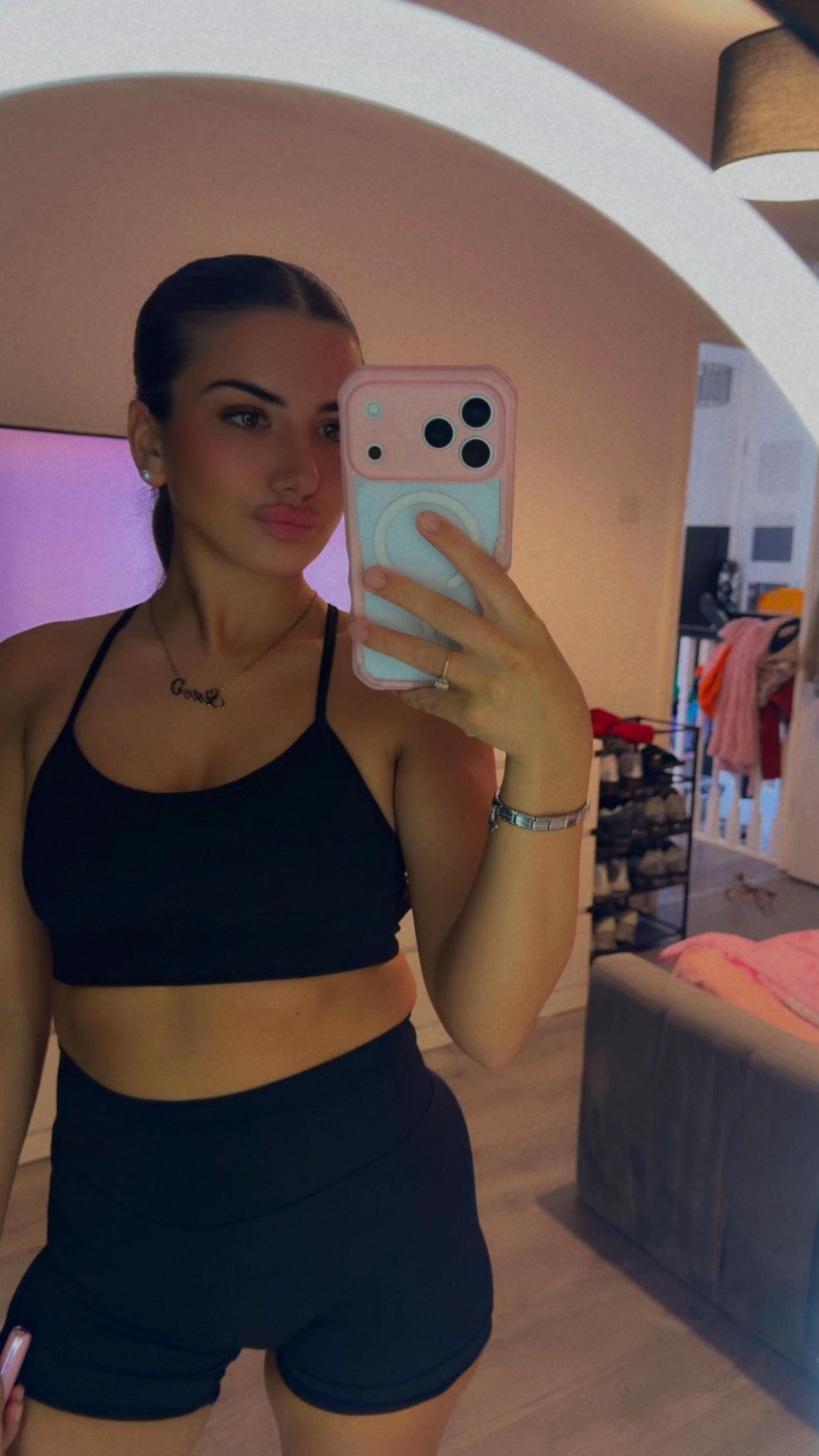 @CaitlinLouise🎀