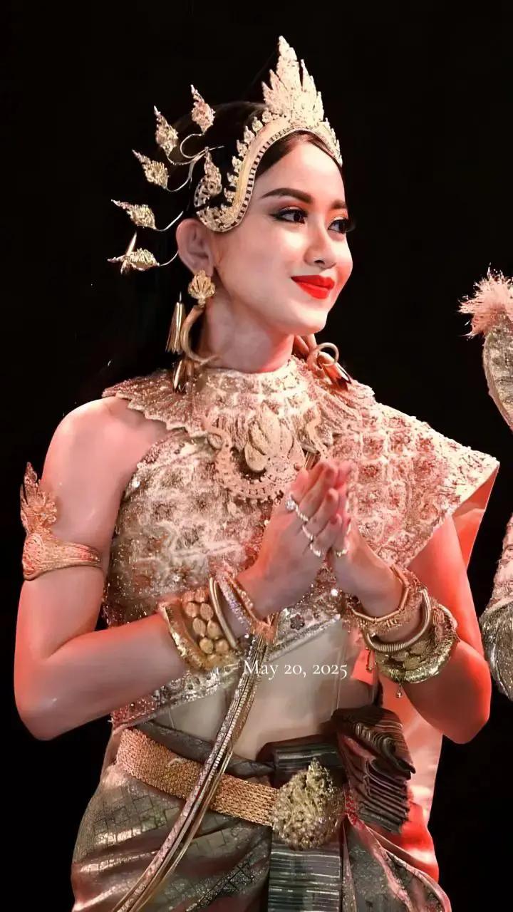 @នាថ Neath (&nbsp;◜‿◝&nbsp;)♡