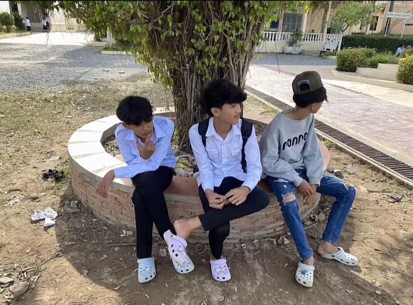 @ប្រដាប់ស្រឡាញ់🤨