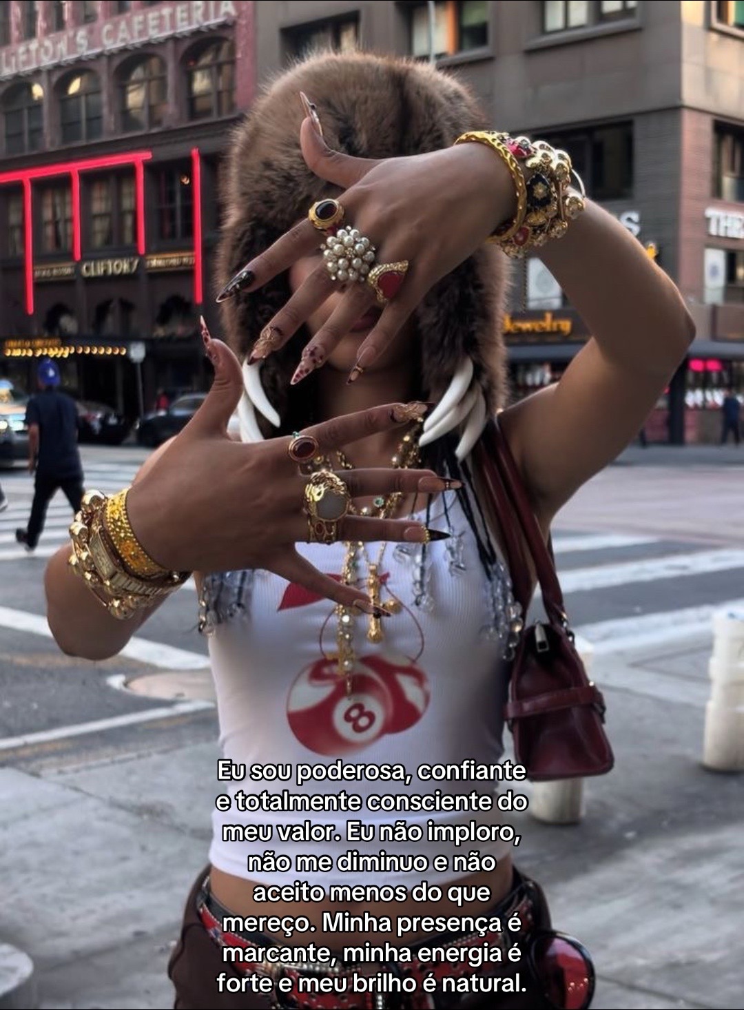 @𝒱ℯ𝓁𝓋ℯ𝓉ℬ𝓁ℴℴ𝓂𝒢𝒾𝓇𝓁 👑🩷