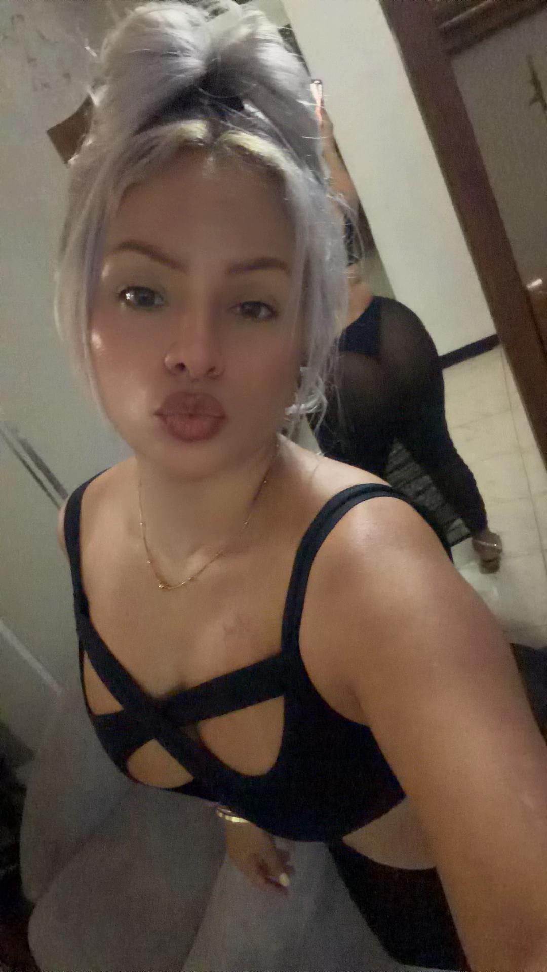 @Vecky25