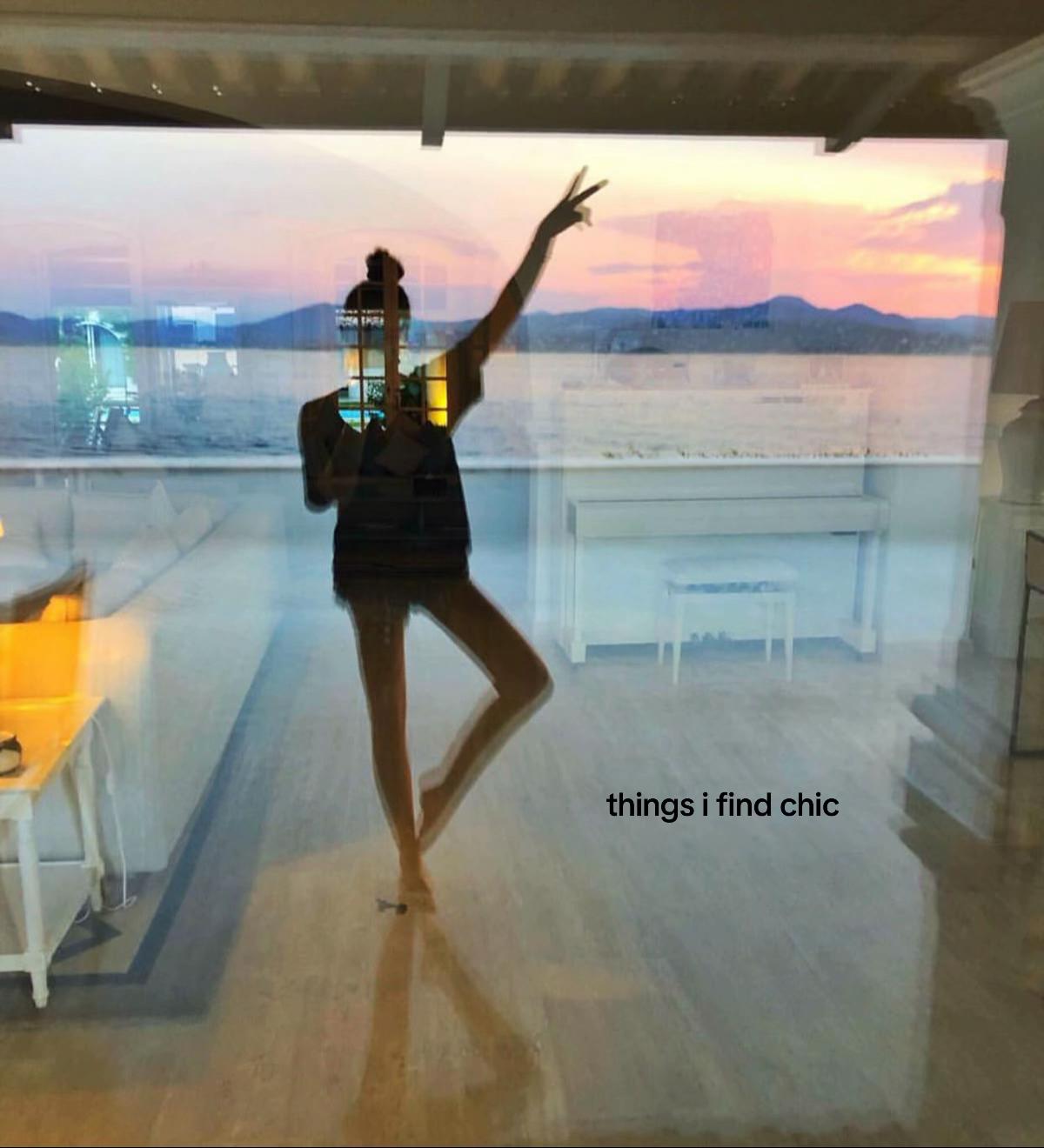 @ℰ