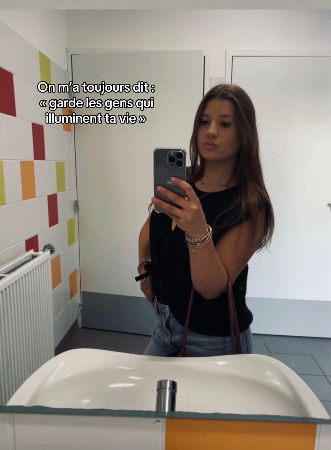 @lola_dessendier