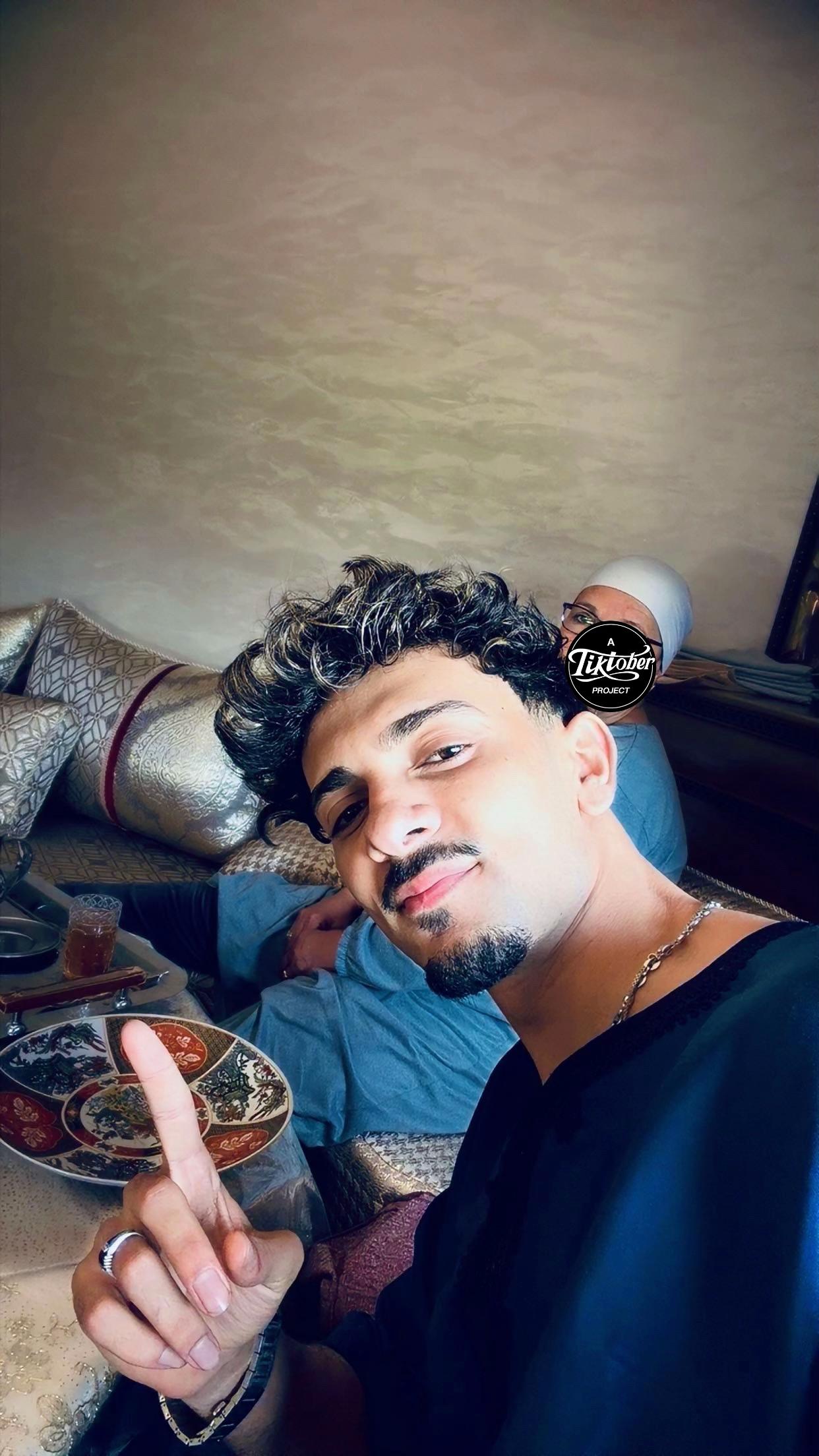 @🤴🏻