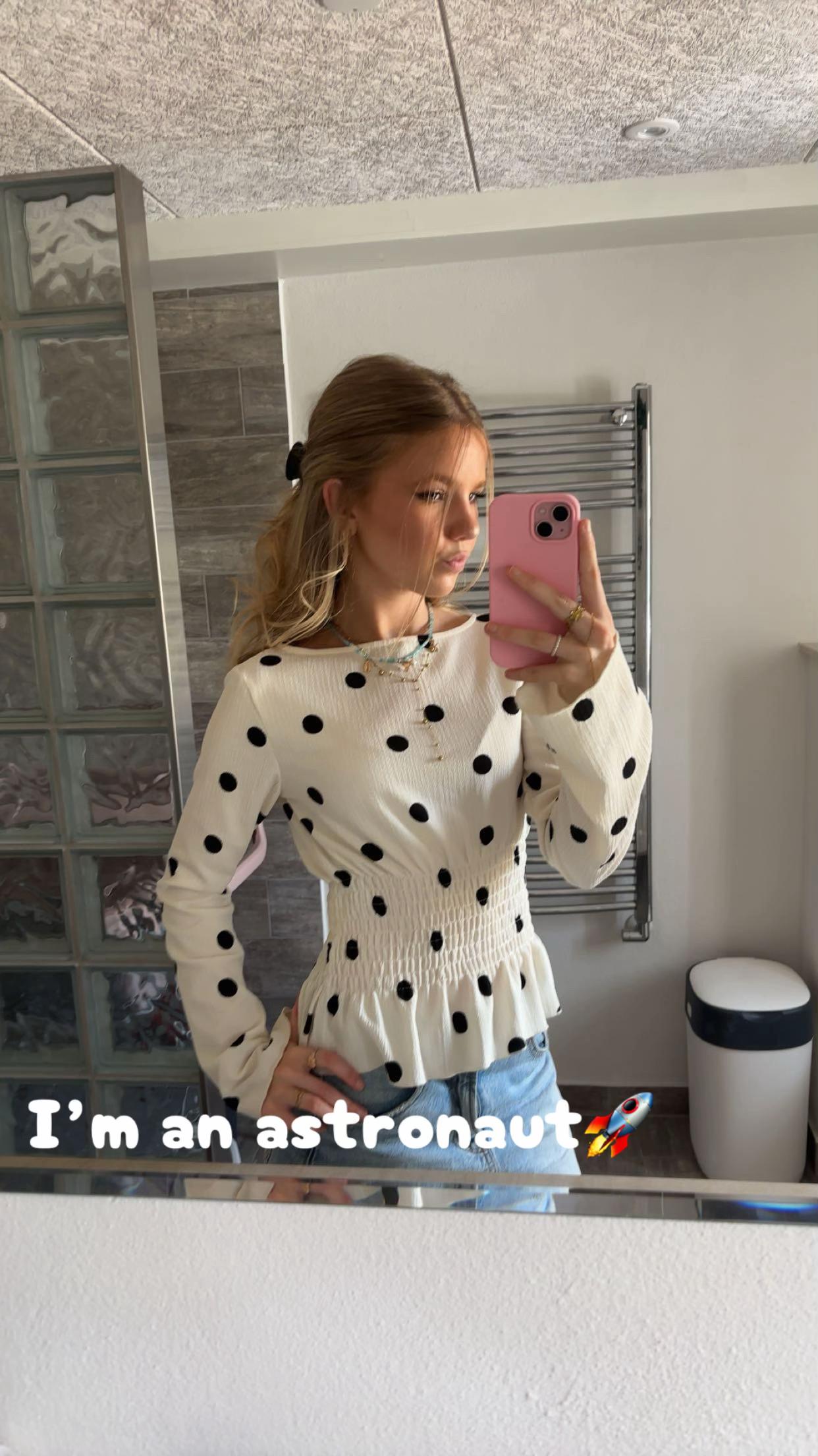 @Isa ᥫ᭡😝