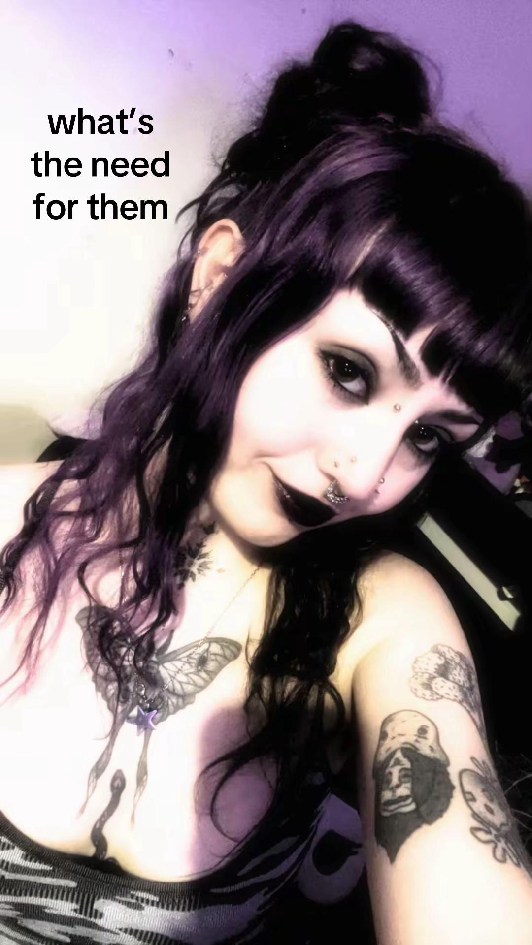 @mothmxnchr