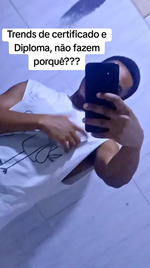 @H&eacute;llio De Casttro