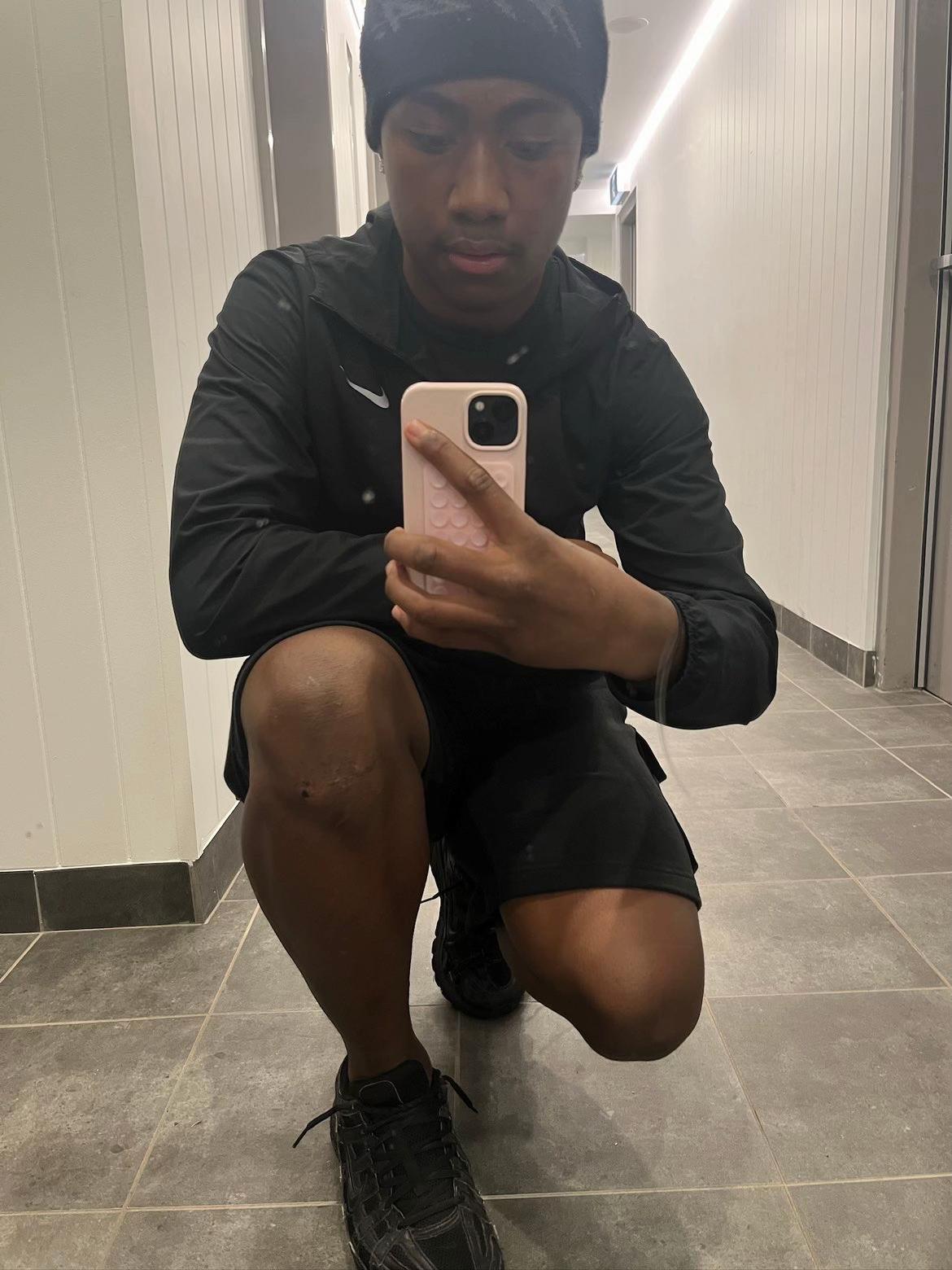 @&copy;️
