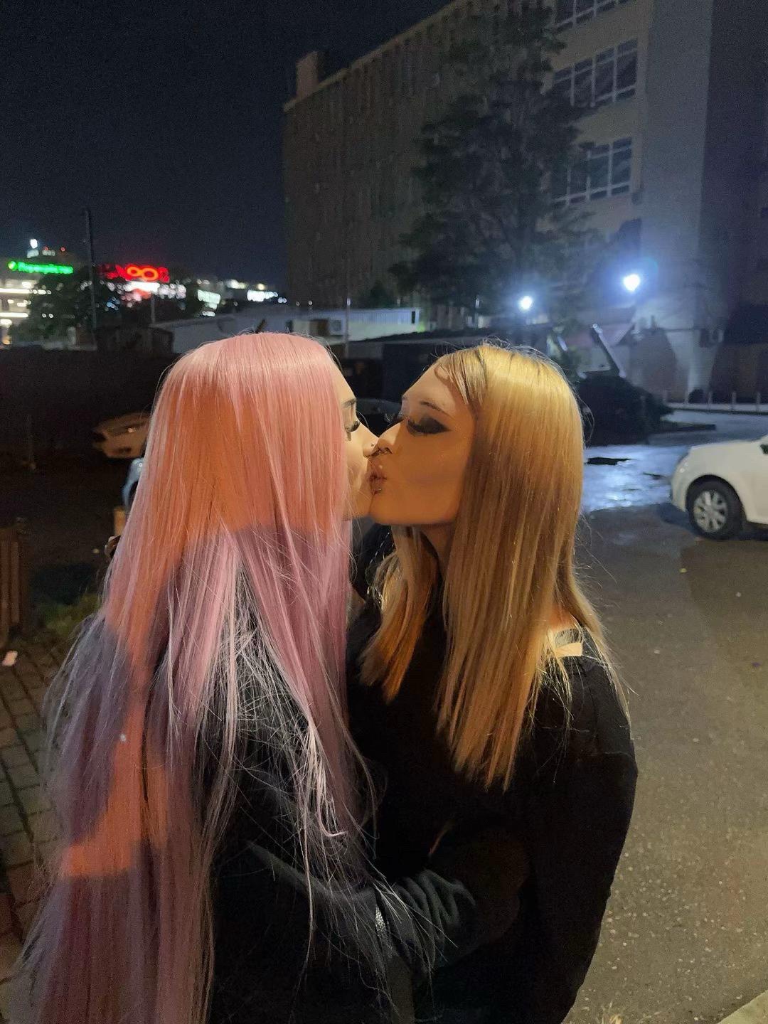 @🦄